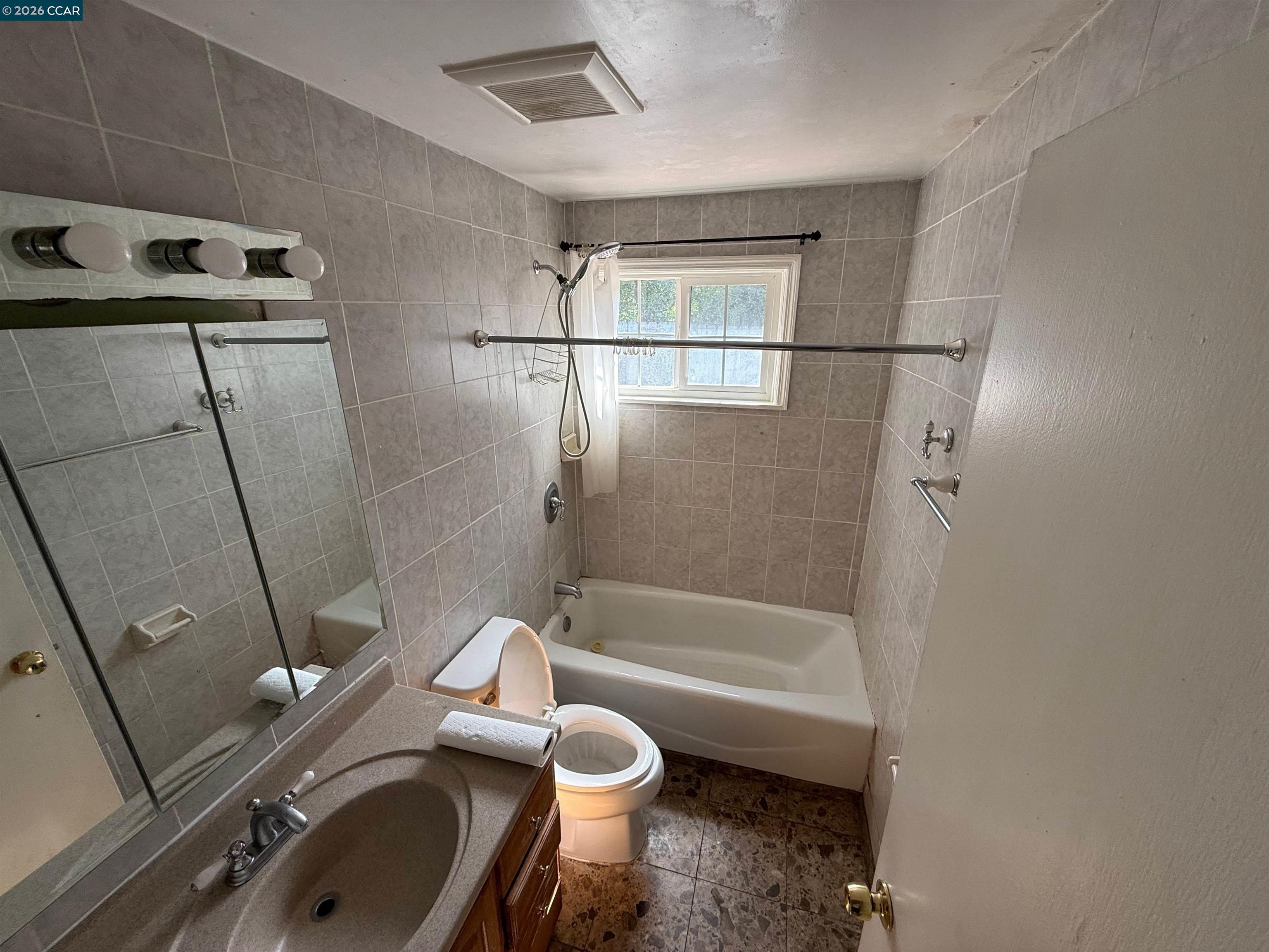 Detail Gallery Image 22 of 30 For 1810 Acapulco Dr, San Pablo,  CA 94806 - 3 Beds | 2 Baths