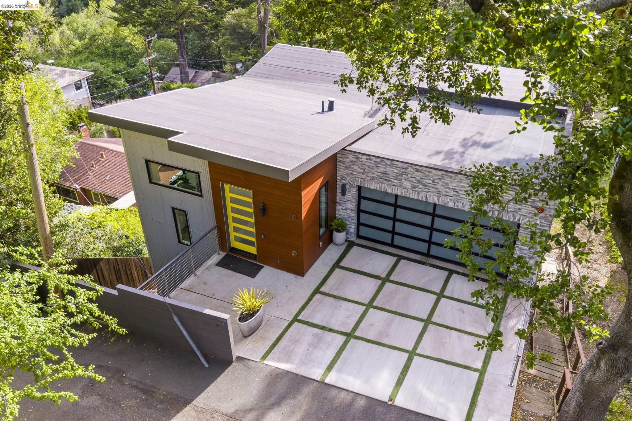 Detail Gallery Image 2 of 48 For 45 Homeglen Ln, Oakland,  CA 94611 - 3 Beds | 2/1 Baths