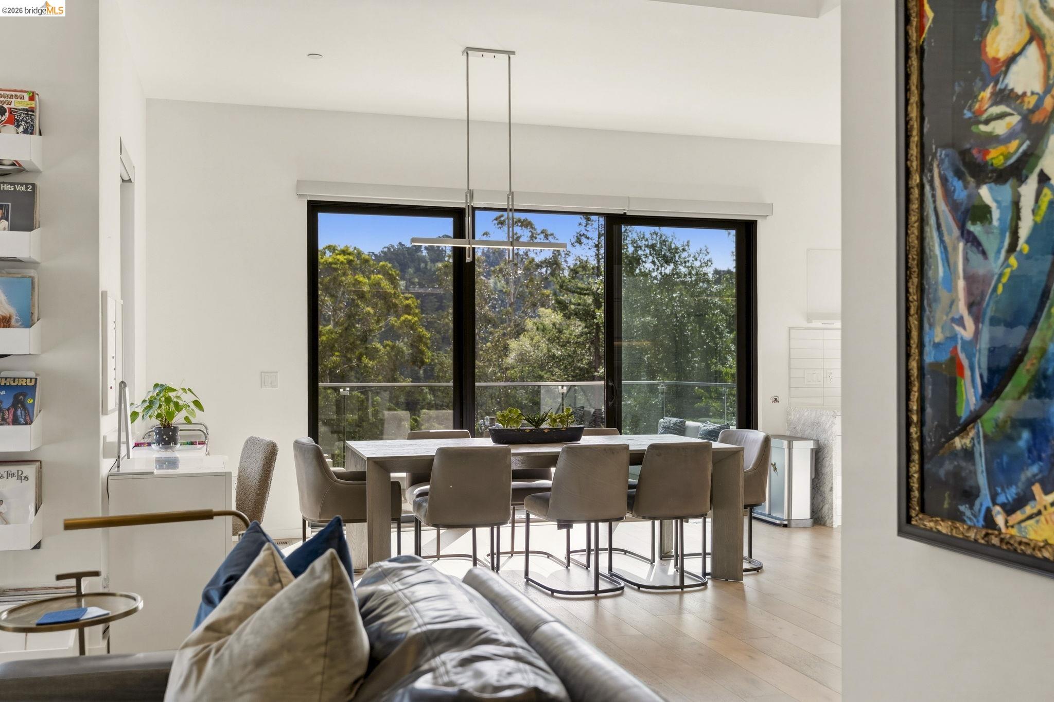 Detail Gallery Image 12 of 48 For 45 Homeglen Ln, Oakland,  CA 94611 - 3 Beds | 2/1 Baths