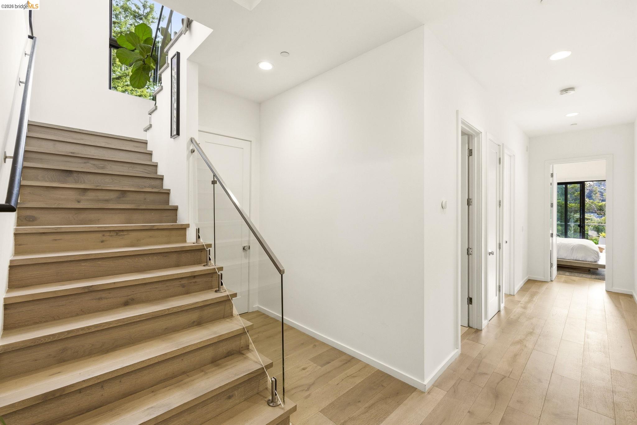 Detail Gallery Image 26 of 48 For 45 Homeglen Ln, Oakland,  CA 94611 - 3 Beds | 2/1 Baths