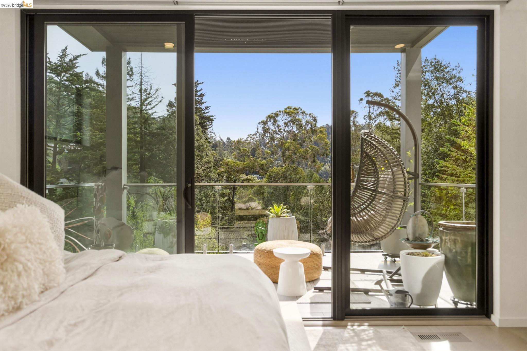 Detail Gallery Image 30 of 48 For 45 Homeglen Ln, Oakland,  CA 94611 - 3 Beds | 2/1 Baths