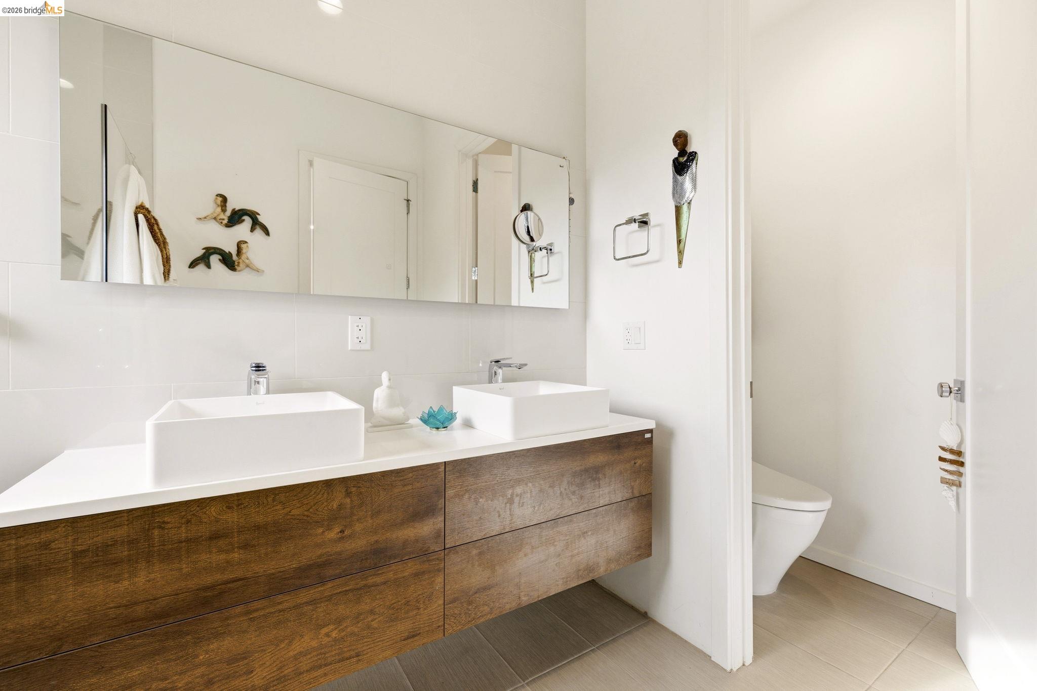 Detail Gallery Image 35 of 48 For 45 Homeglen Ln, Oakland,  CA 94611 - 3 Beds | 2/1 Baths