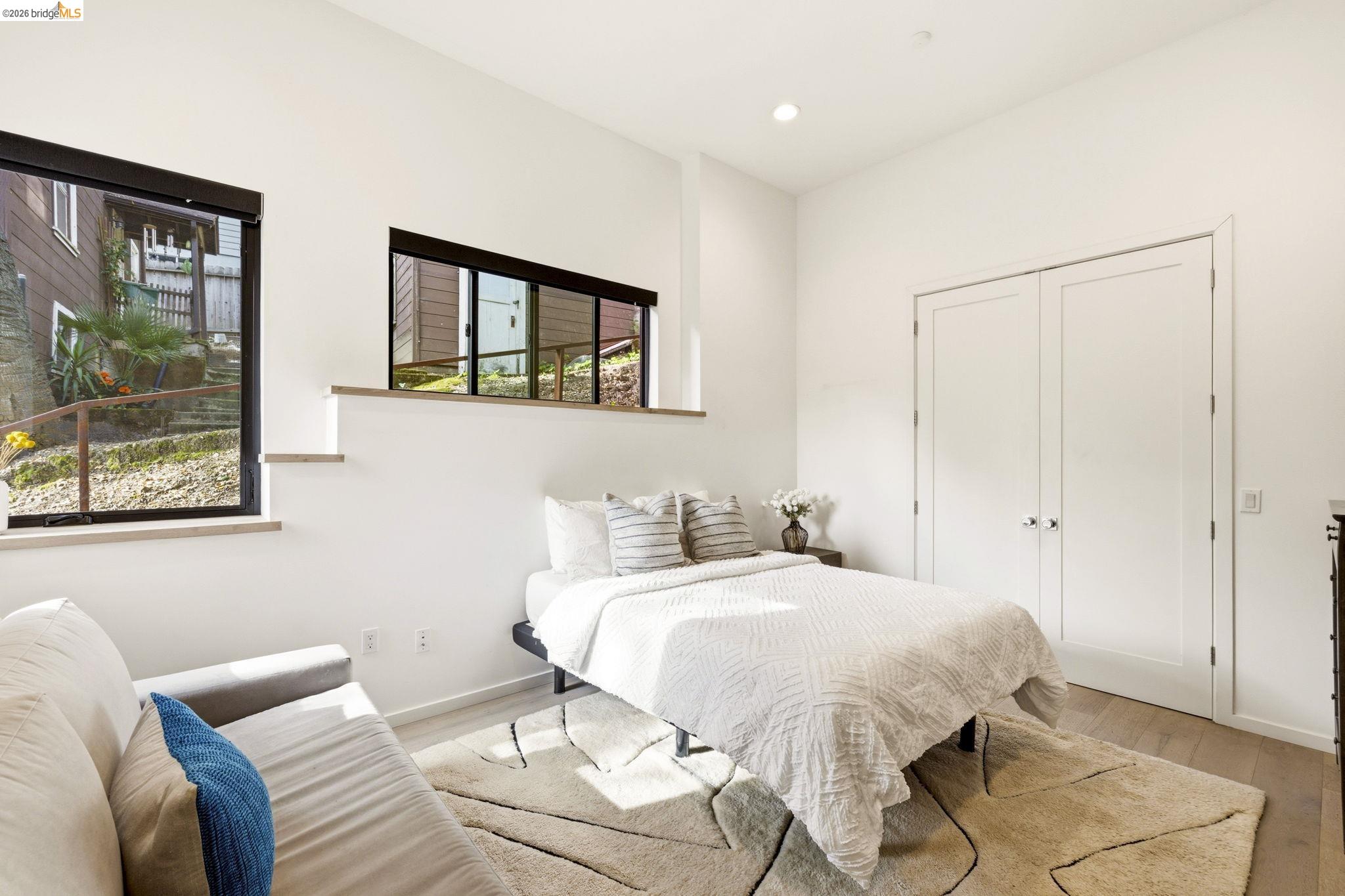 Detail Gallery Image 37 of 48 For 45 Homeglen Ln, Oakland,  CA 94611 - 3 Beds | 2/1 Baths