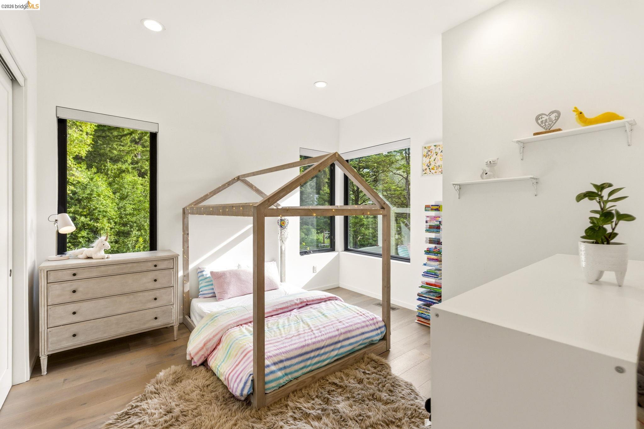 Detail Gallery Image 41 of 48 For 45 Homeglen Ln, Oakland,  CA 94611 - 3 Beds | 2/1 Baths