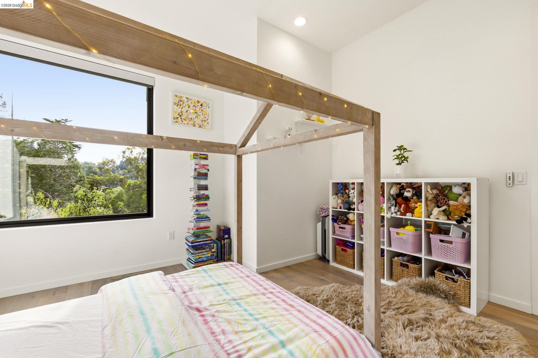 Detail Gallery Image 43 of 48 For 45 Homeglen Ln, Oakland,  CA 94611 - 3 Beds | 2/1 Baths