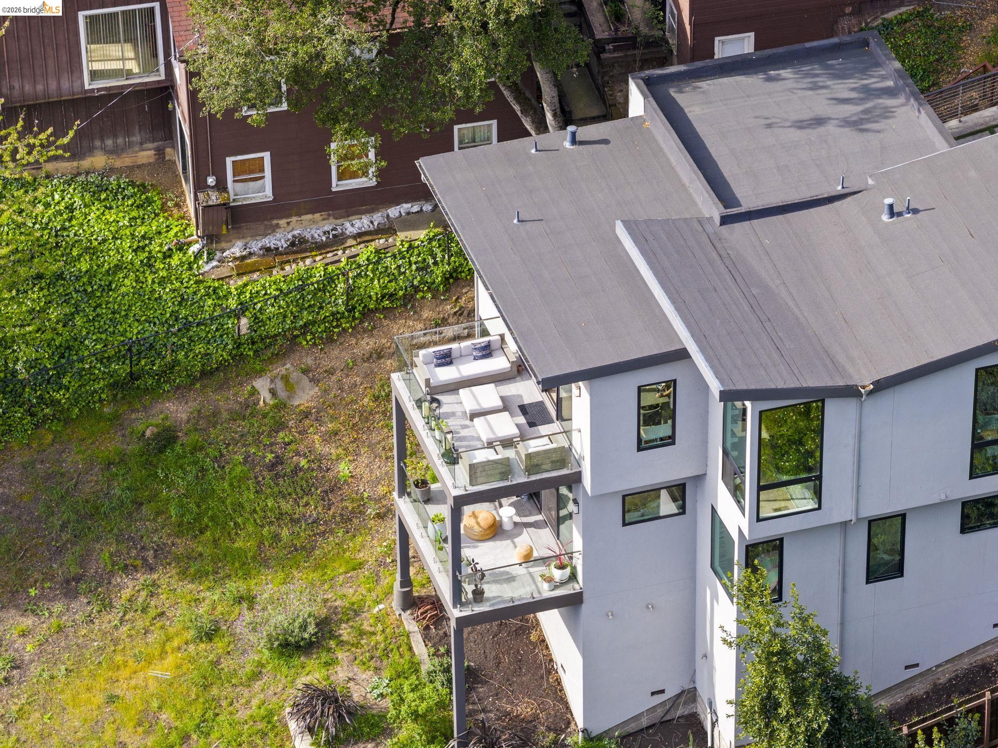 Detail Gallery Image 46 of 48 For 45 Homeglen Ln, Oakland,  CA 94611 - 3 Beds | 2/1 Baths