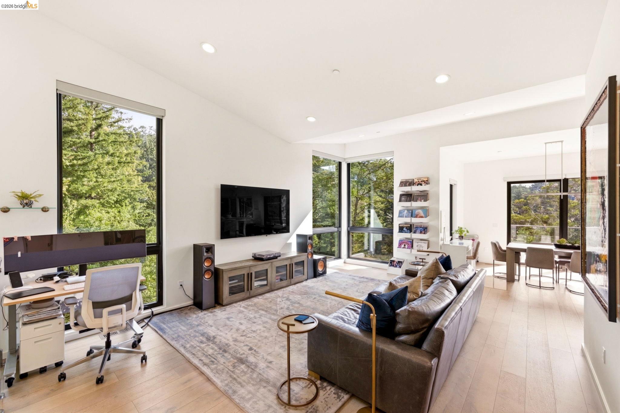 Detail Gallery Image 7 of 48 For 45 Homeglen Ln, Oakland,  CA 94611 - 3 Beds | 2/1 Baths