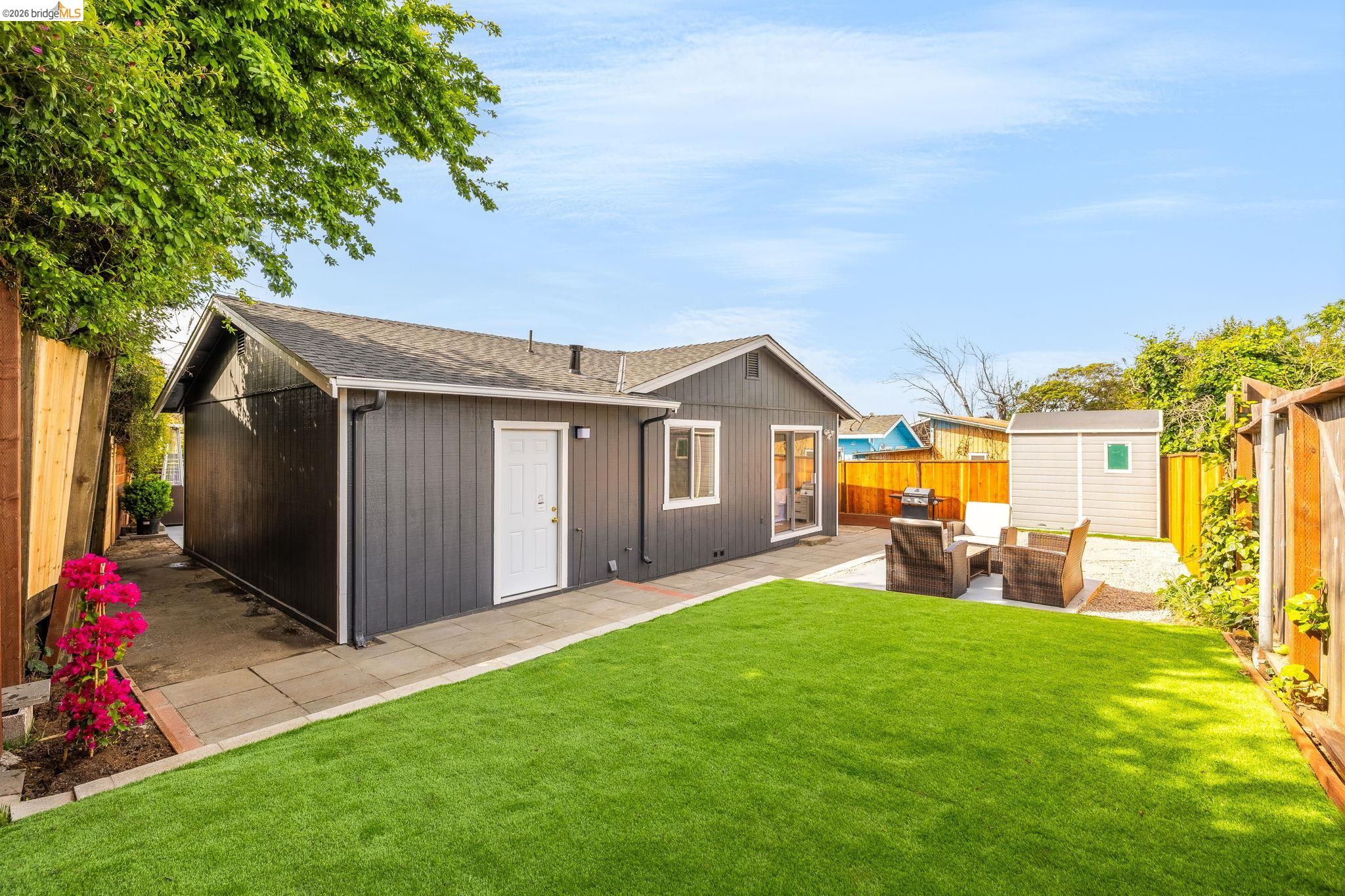 Detail Gallery Image 11 of 45 For 1354 Santa Clara St, Richmond,  CA 94804 - 4 Beds | 2 Baths