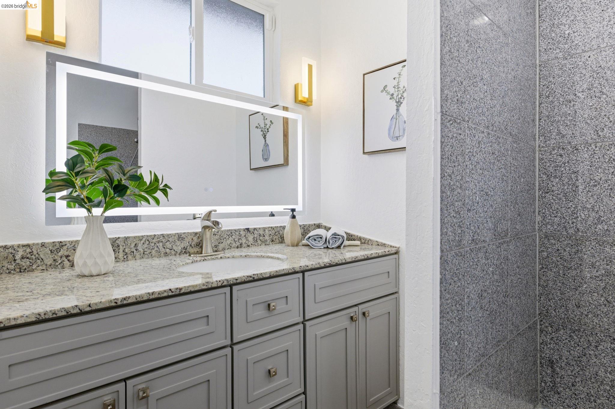 Detail Gallery Image 7 of 45 For 1354 Santa Clara St, Richmond,  CA 94804 - 4 Beds | 2 Baths