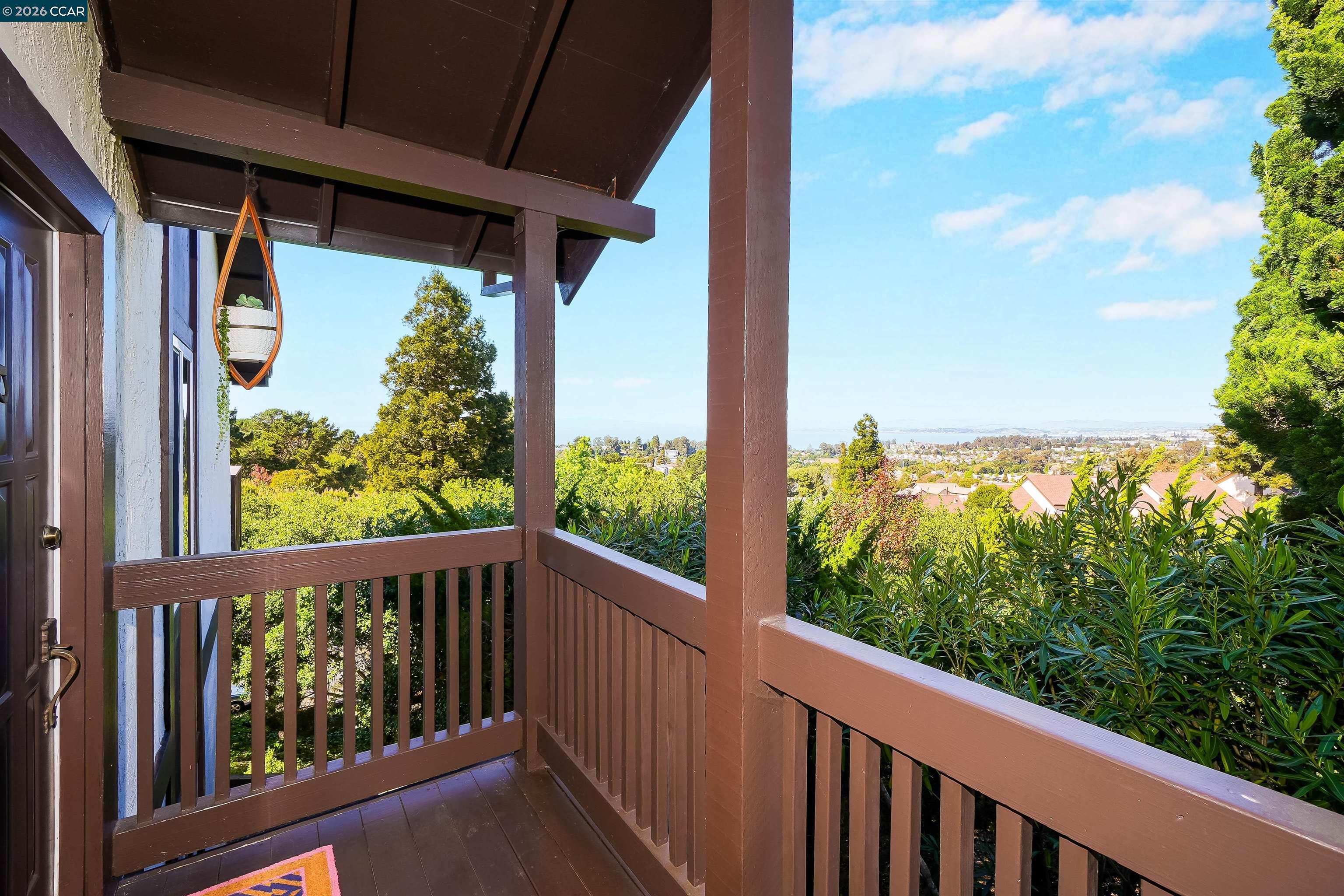 Detail Gallery Image 11 of 60 For 1310 Lewis Ln, Pinole,  CA 94564 - 4 Beds | 2/1 Baths