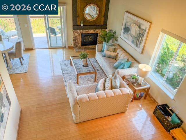 Detail Gallery Image 3 of 19 For 1310 Lewis Ln, Pinole,  CA 94564 - 4 Beds | 2/1 Baths