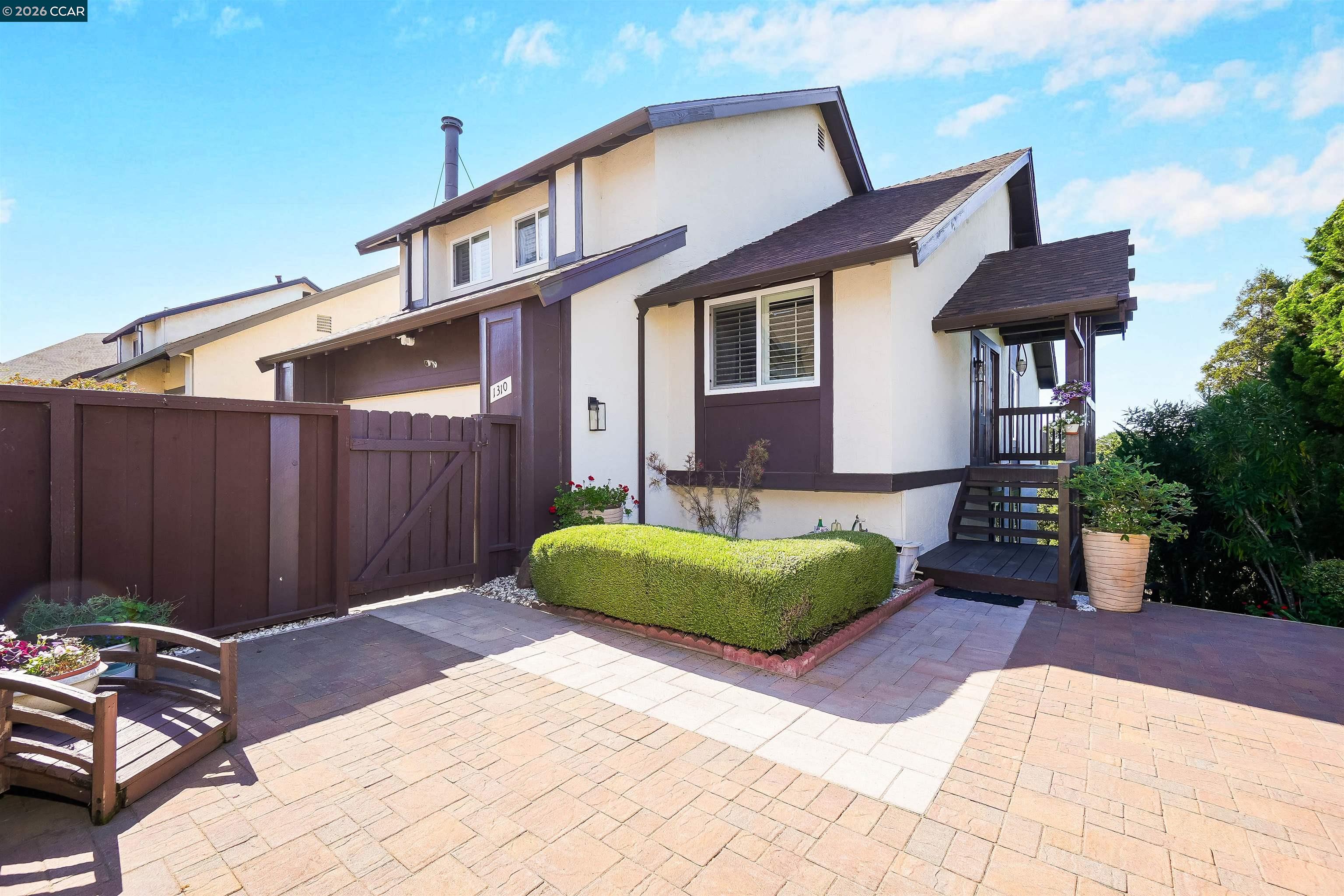 Detail Gallery Image 9 of 60 For 1310 Lewis Ln, Pinole,  CA 94564 - 4 Beds | 2/1 Baths