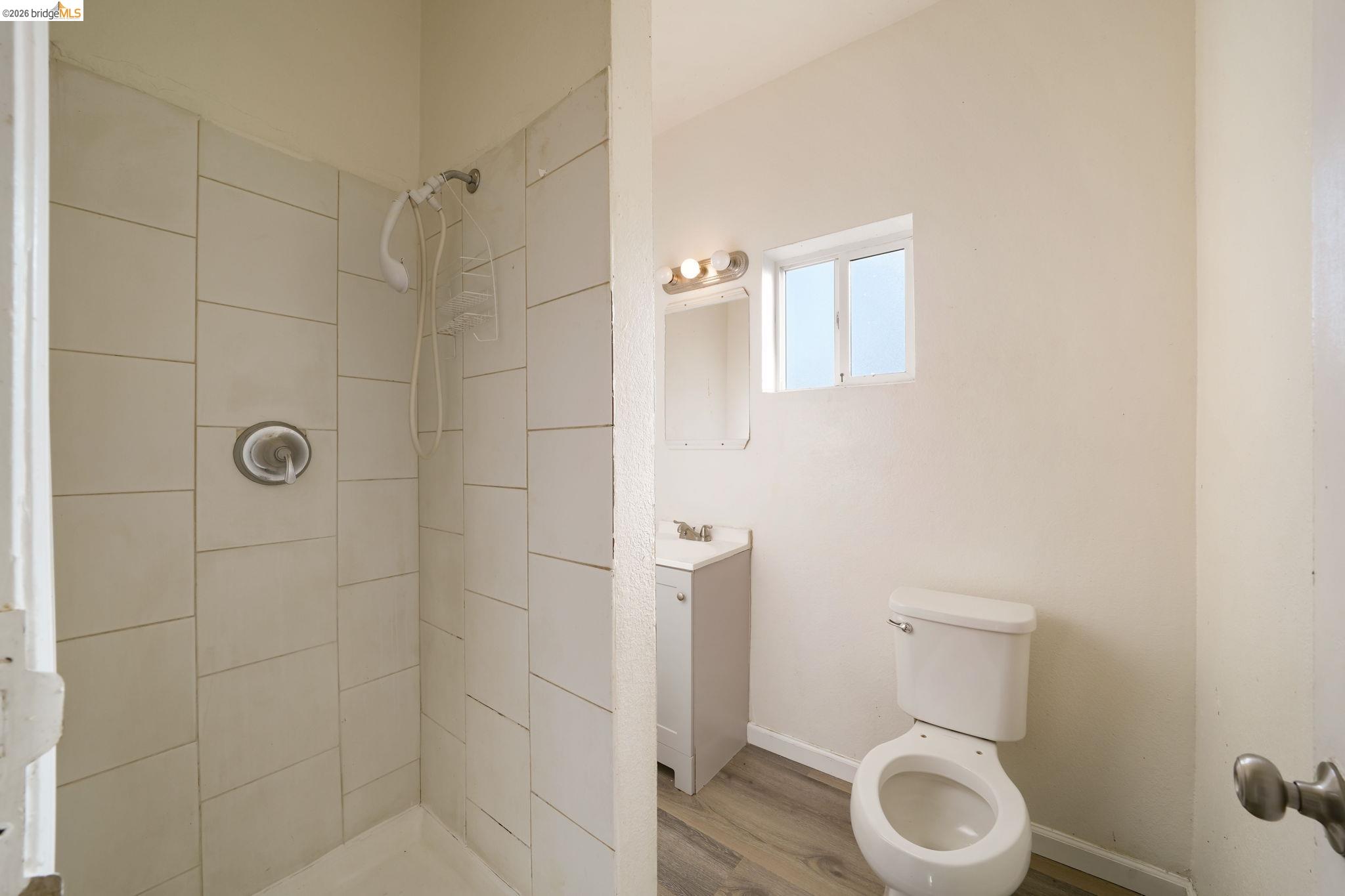 Detail Gallery Image 15 of 17 For 203 Bissell Ave #2,  Richmond,  CA 94801 - 4 Beds | 2 Baths