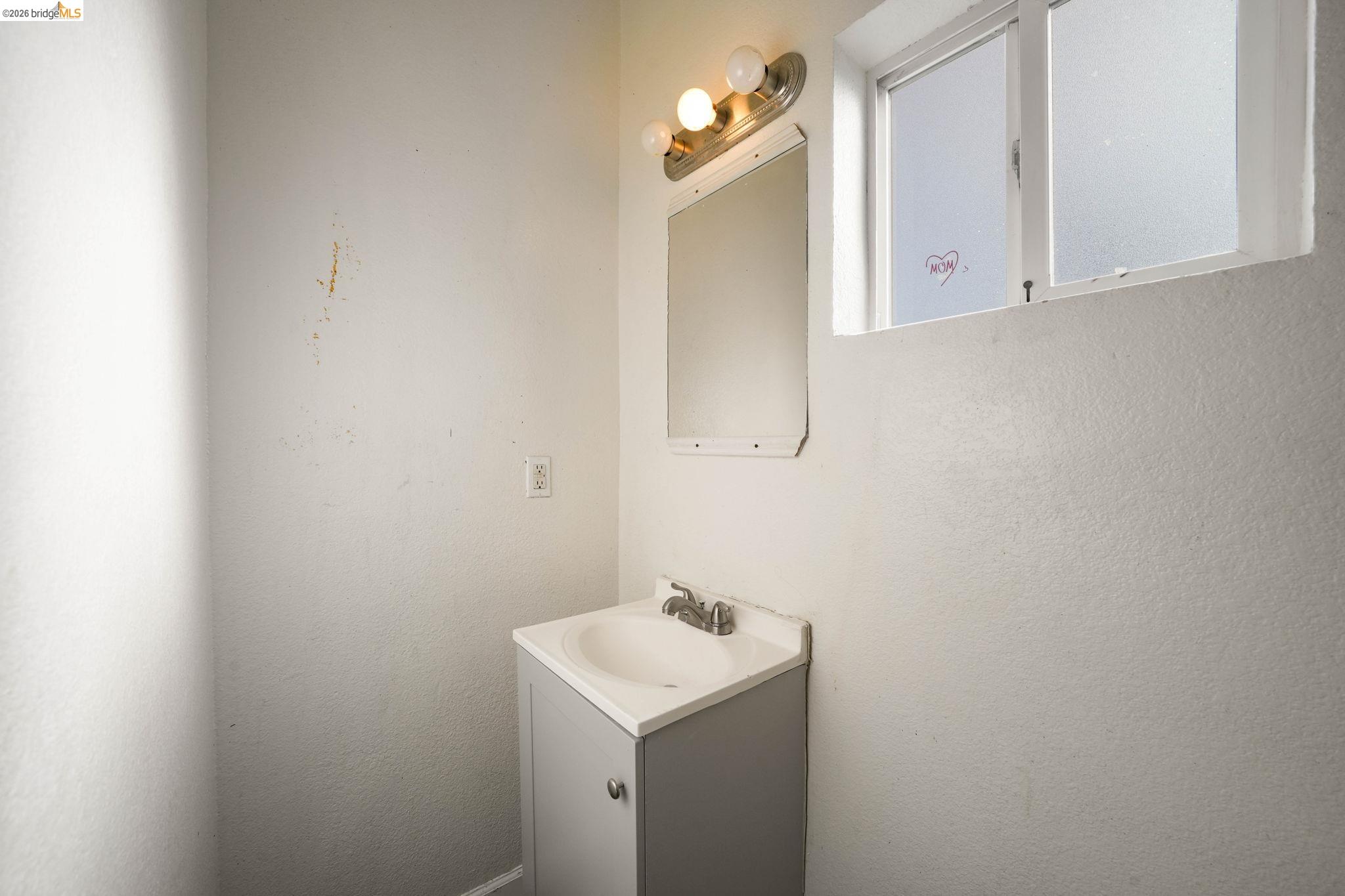 Detail Gallery Image 16 of 17 For 203 Bissell Ave #2,  Richmond,  CA 94801 - 4 Beds | 2 Baths