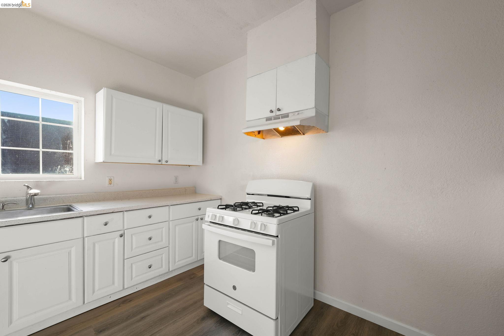 Detail Gallery Image 3 of 17 For 203 Bissell Ave #2,  Richmond,  CA 94801 - 4 Beds | 2 Baths