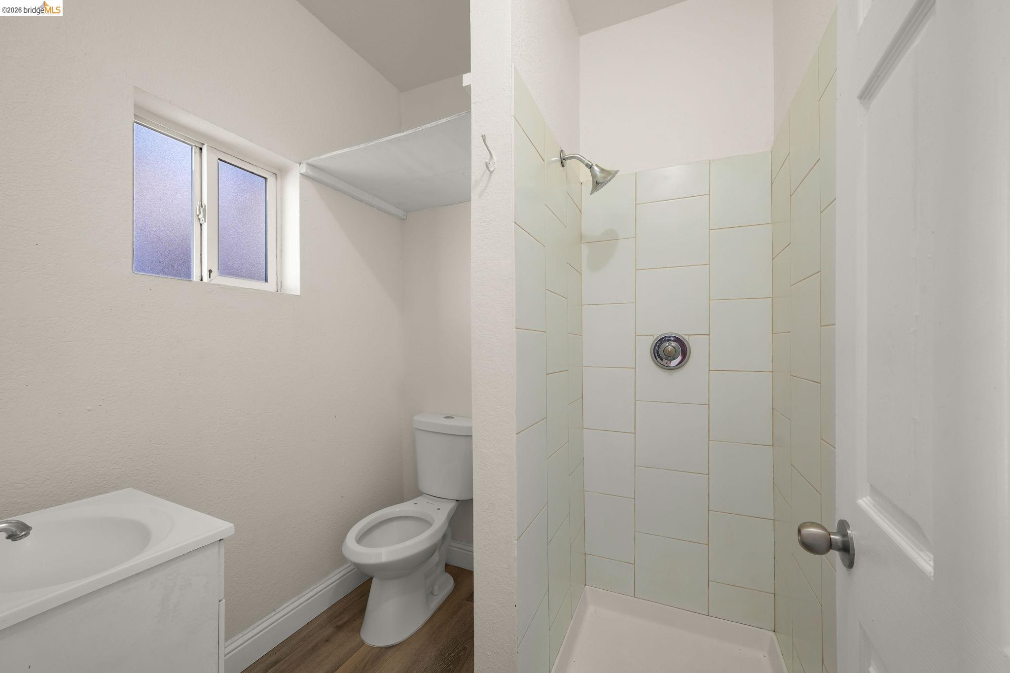 Detail Gallery Image 10 of 17 For 203 Bissell Ave #2,  Richmond,  CA 94801 - 4 Beds | 2 Baths