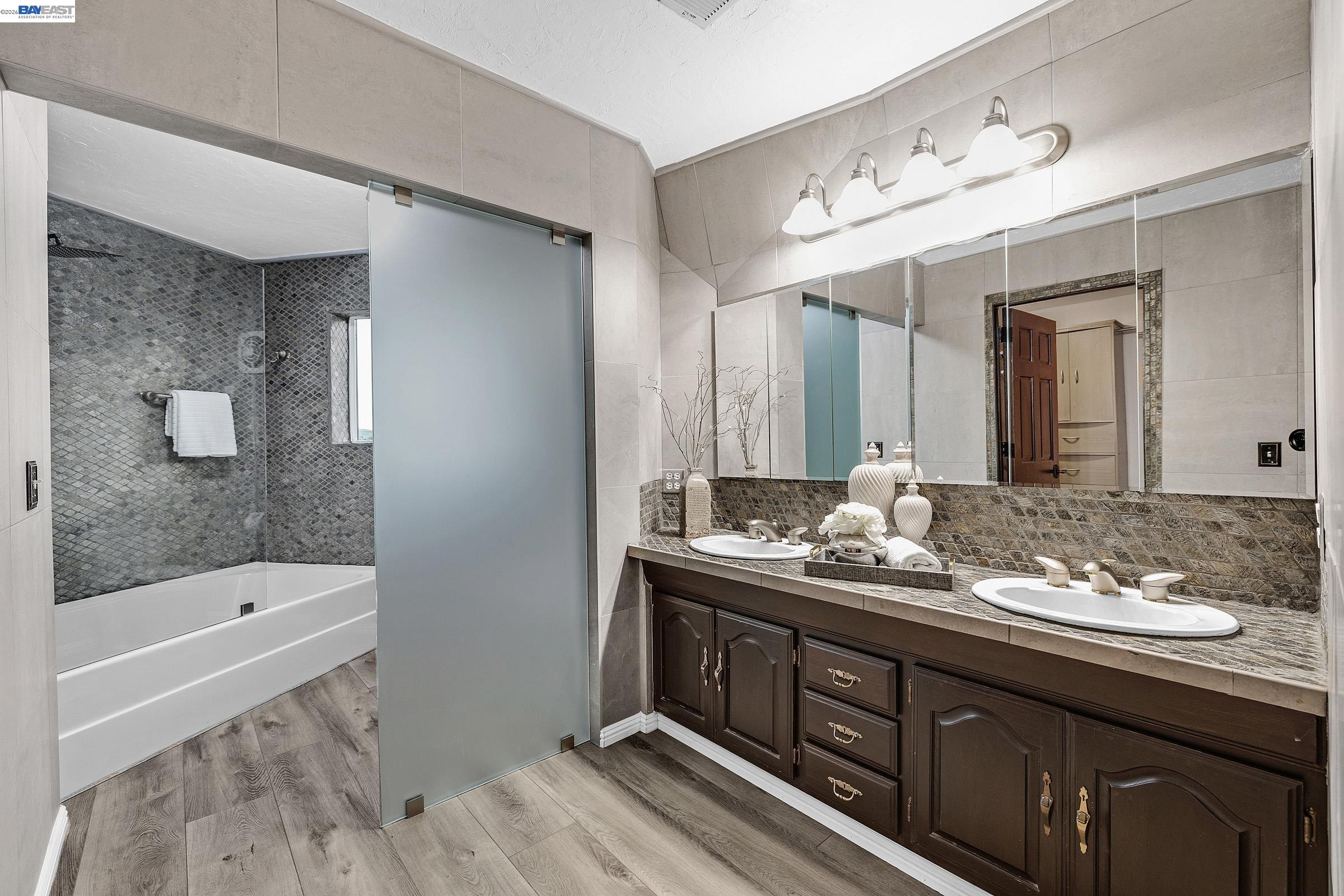 Detail Gallery Image 27 of 54 For 4002 Dyer Rd, Livermore,  CA 94551 - 4 Beds | 2/1 Baths