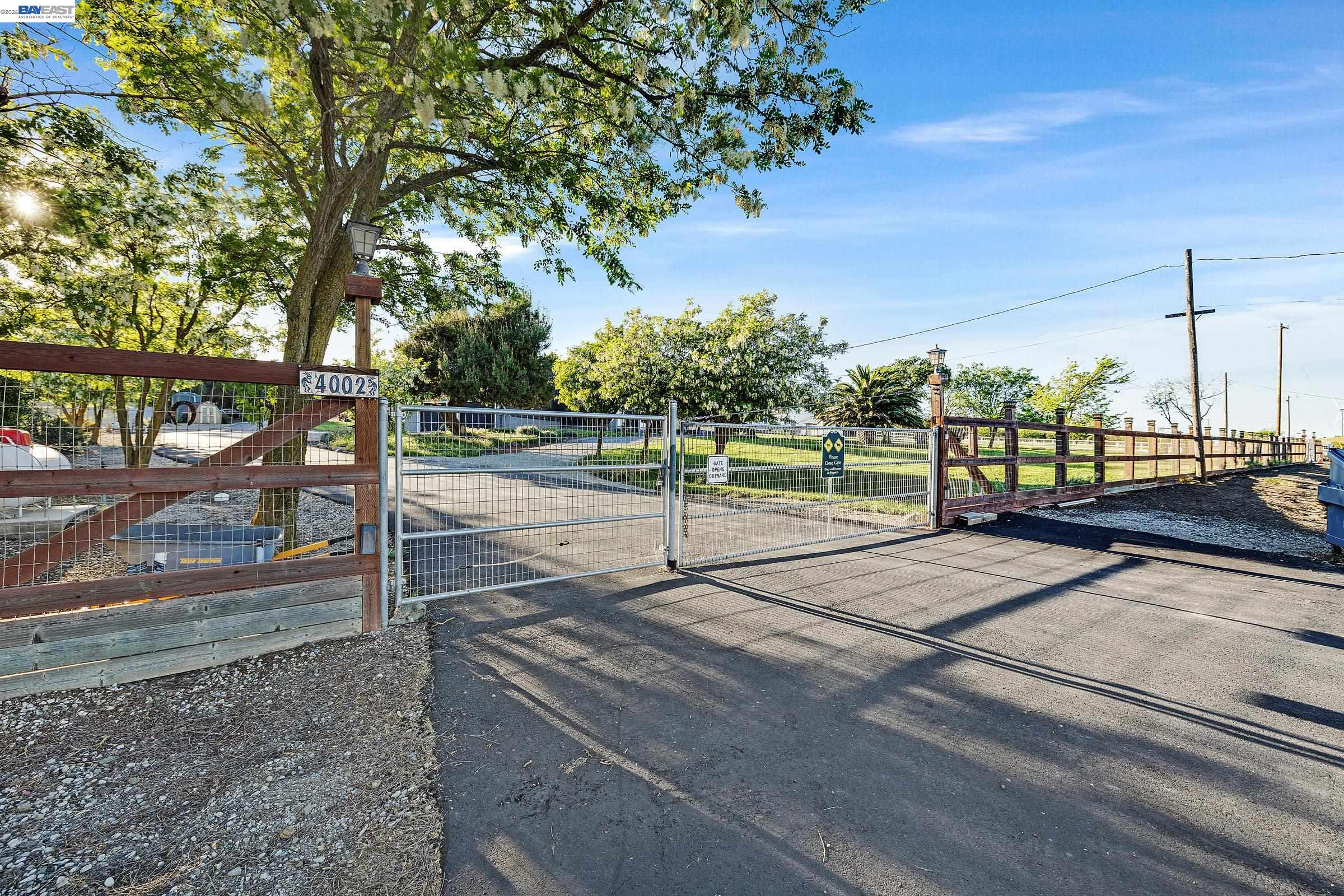 Detail Gallery Image 4 of 54 For 4002 Dyer Rd, Livermore,  CA 94551 - 4 Beds | 2/1 Baths