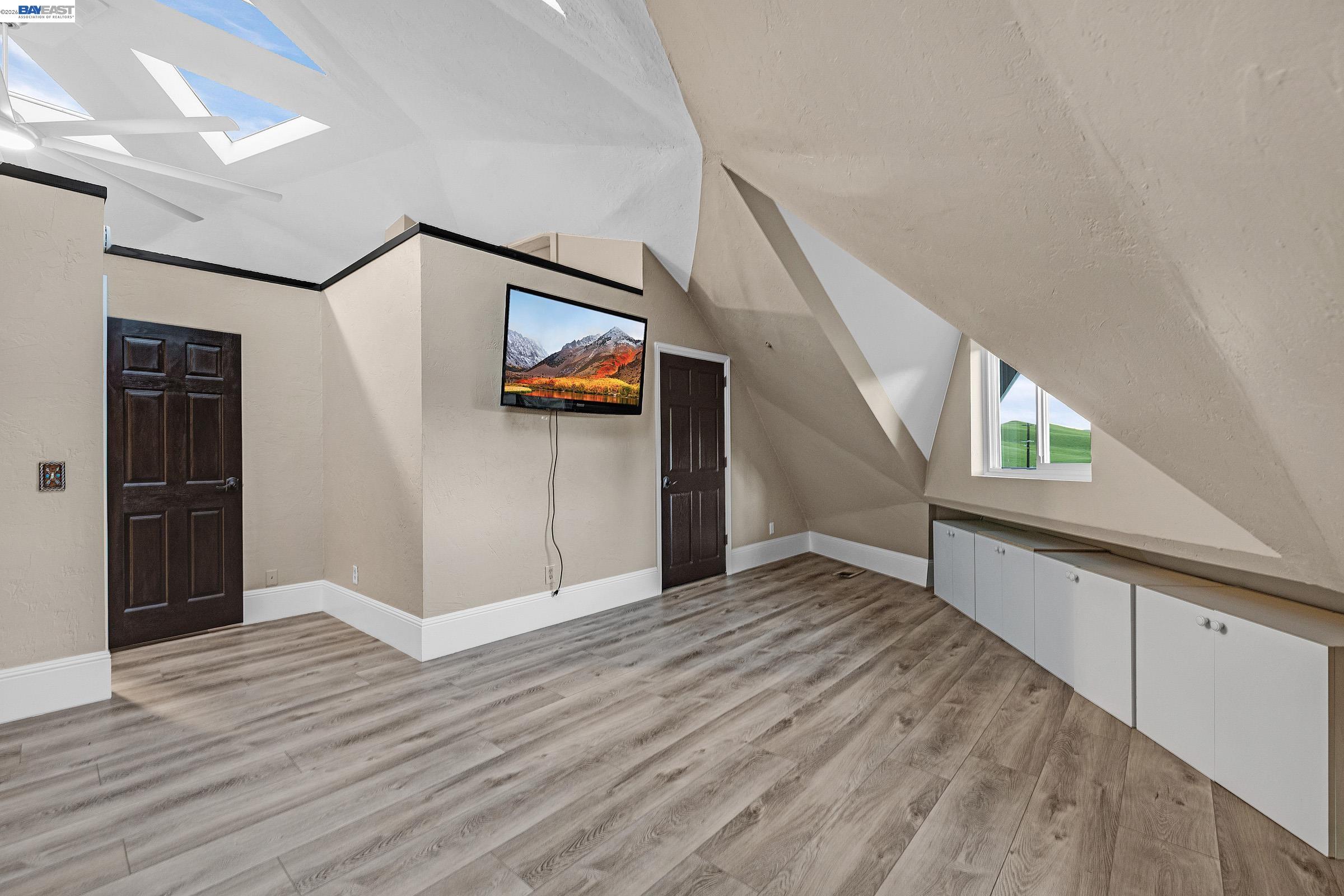 Detail Gallery Image 33 of 54 For 4002 Dyer Rd, Livermore,  CA 94551 - 4 Beds | 2/1 Baths