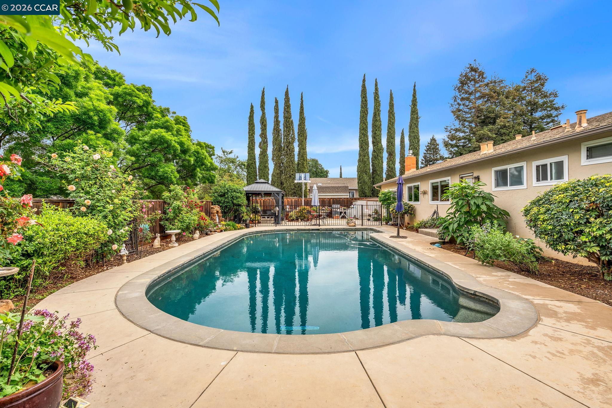 Detail Gallery Image 2 of 46 For 5565 Banff Ct, Concord,  CA 94521 - 3 Beds | 2 Baths