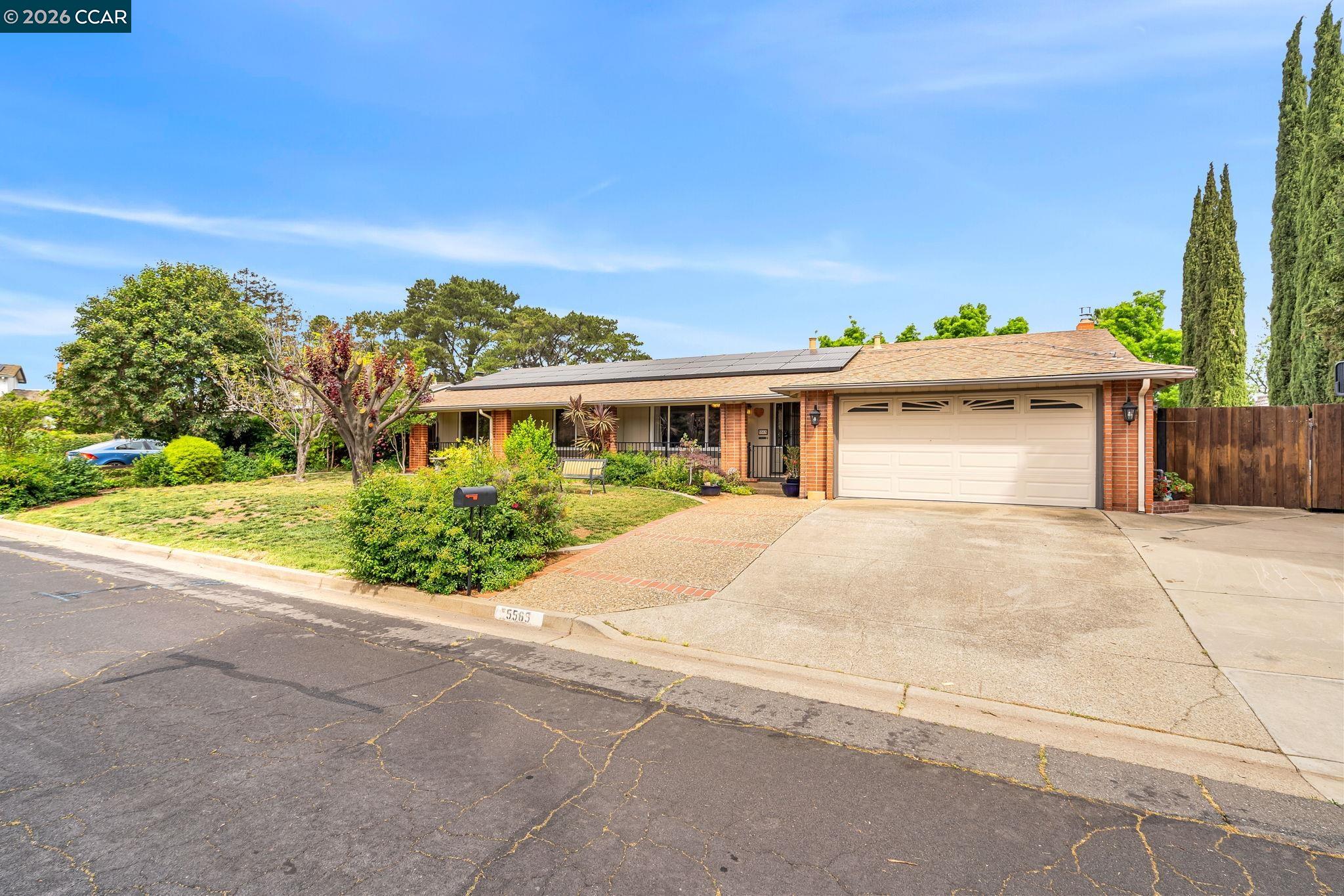 Detail Gallery Image 3 of 46 For 5565 Banff Ct, Concord,  CA 94521 - 3 Beds | 2 Baths