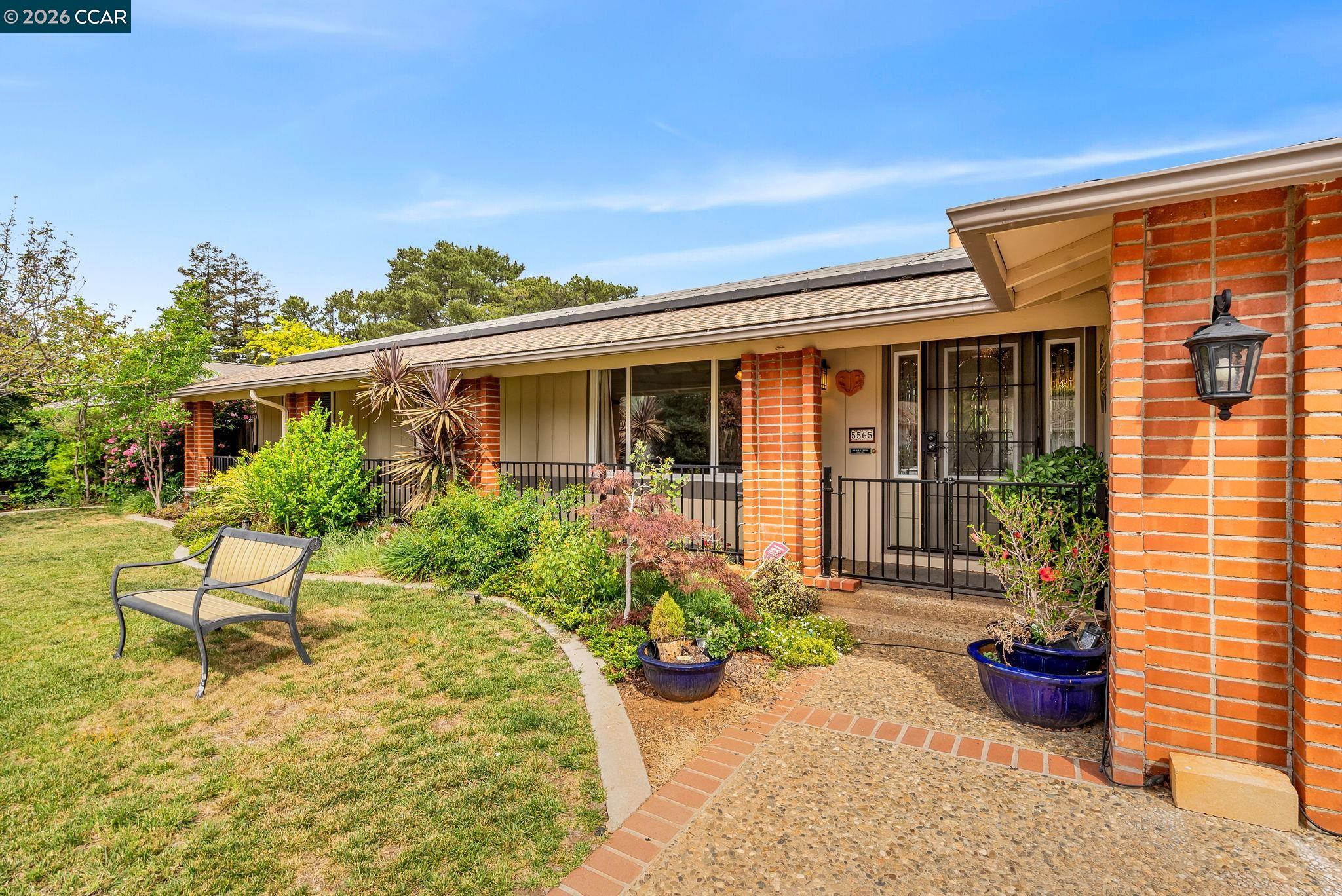 Detail Gallery Image 4 of 46 For 5565 Banff Ct, Concord,  CA 94521 - 3 Beds | 2 Baths