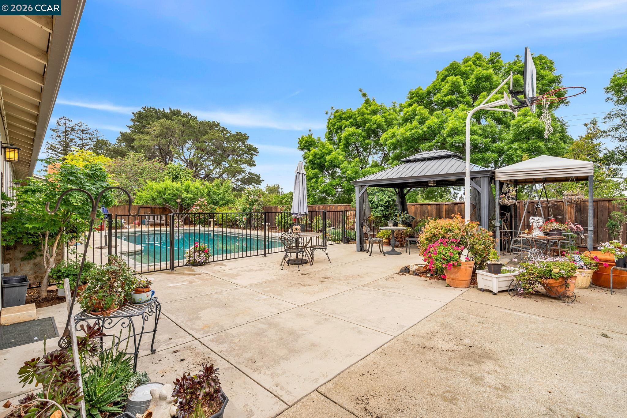 Detail Gallery Image 39 of 46 For 5565 Banff Ct, Concord,  CA 94521 - 3 Beds | 2 Baths