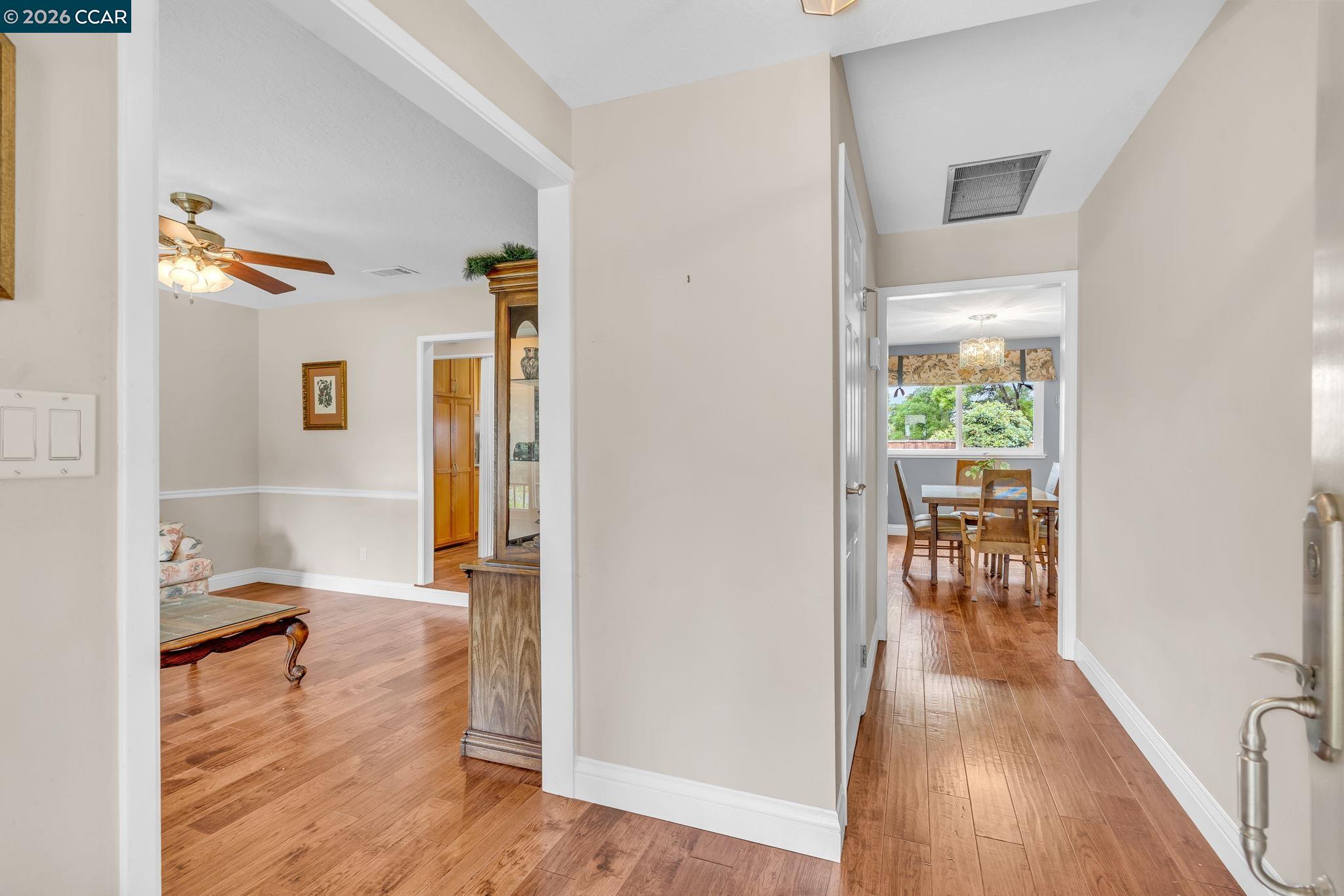 Detail Gallery Image 6 of 46 For 5565 Banff Ct, Concord,  CA 94521 - 3 Beds | 2 Baths