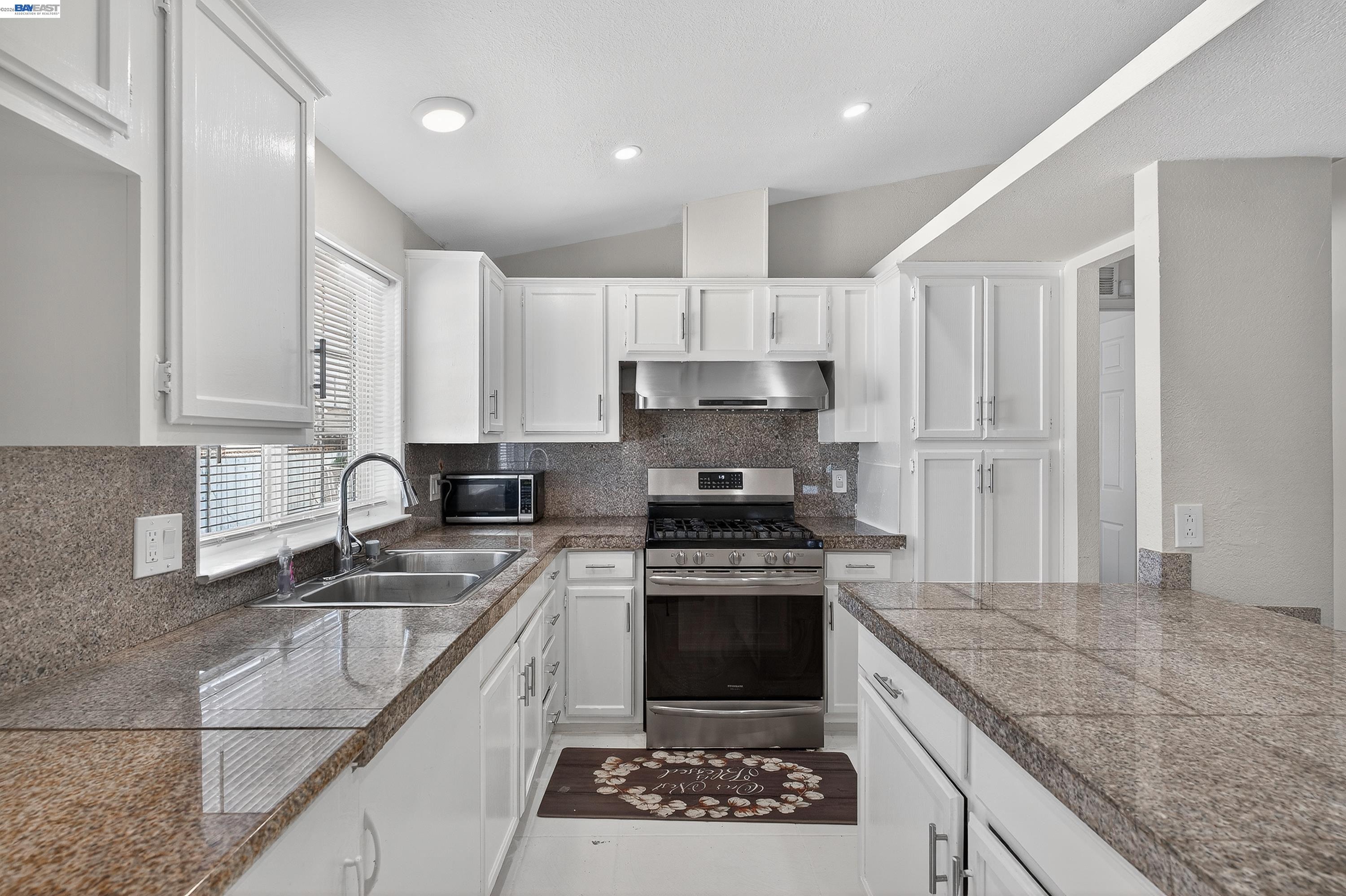 Detail Gallery Image 14 of 59 For 628 S 17th St, Richmond,  CA 94804 - 4 Beds | 2 Baths