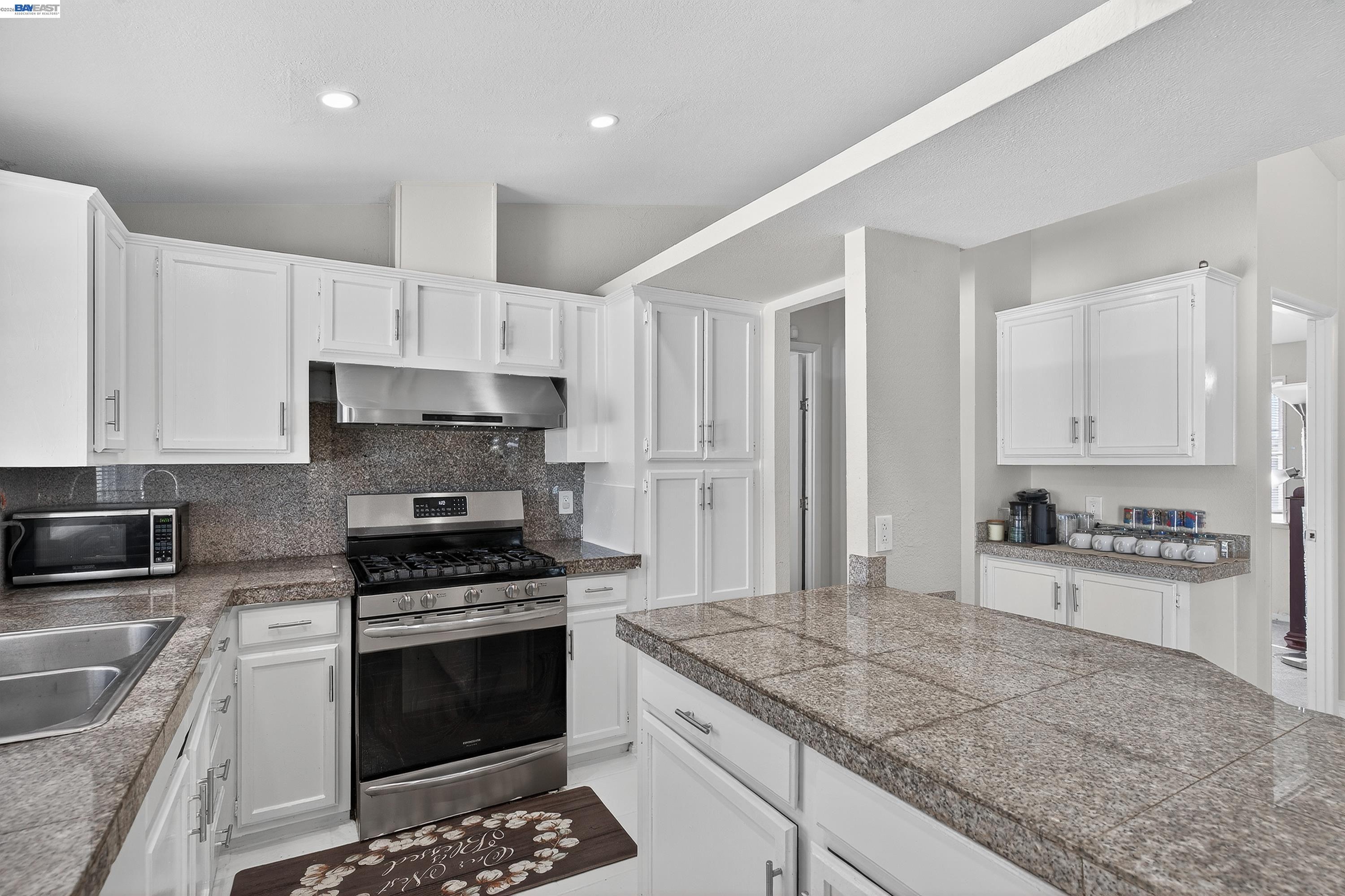 Detail Gallery Image 15 of 59 For 628 S 17th St, Richmond,  CA 94804 - 4 Beds | 2 Baths