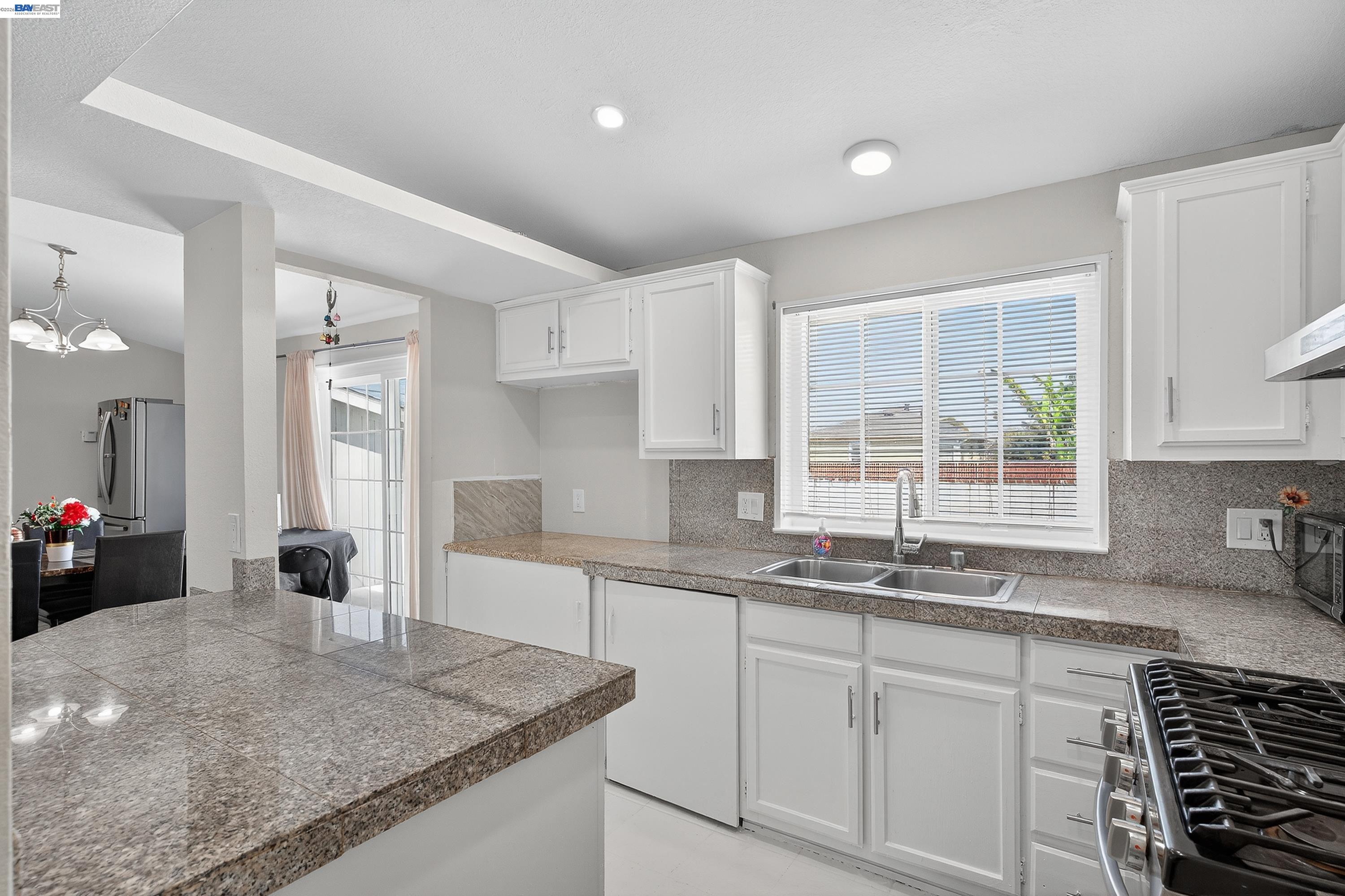 Detail Gallery Image 16 of 59 For 628 S 17th St, Richmond,  CA 94804 - 4 Beds | 2 Baths