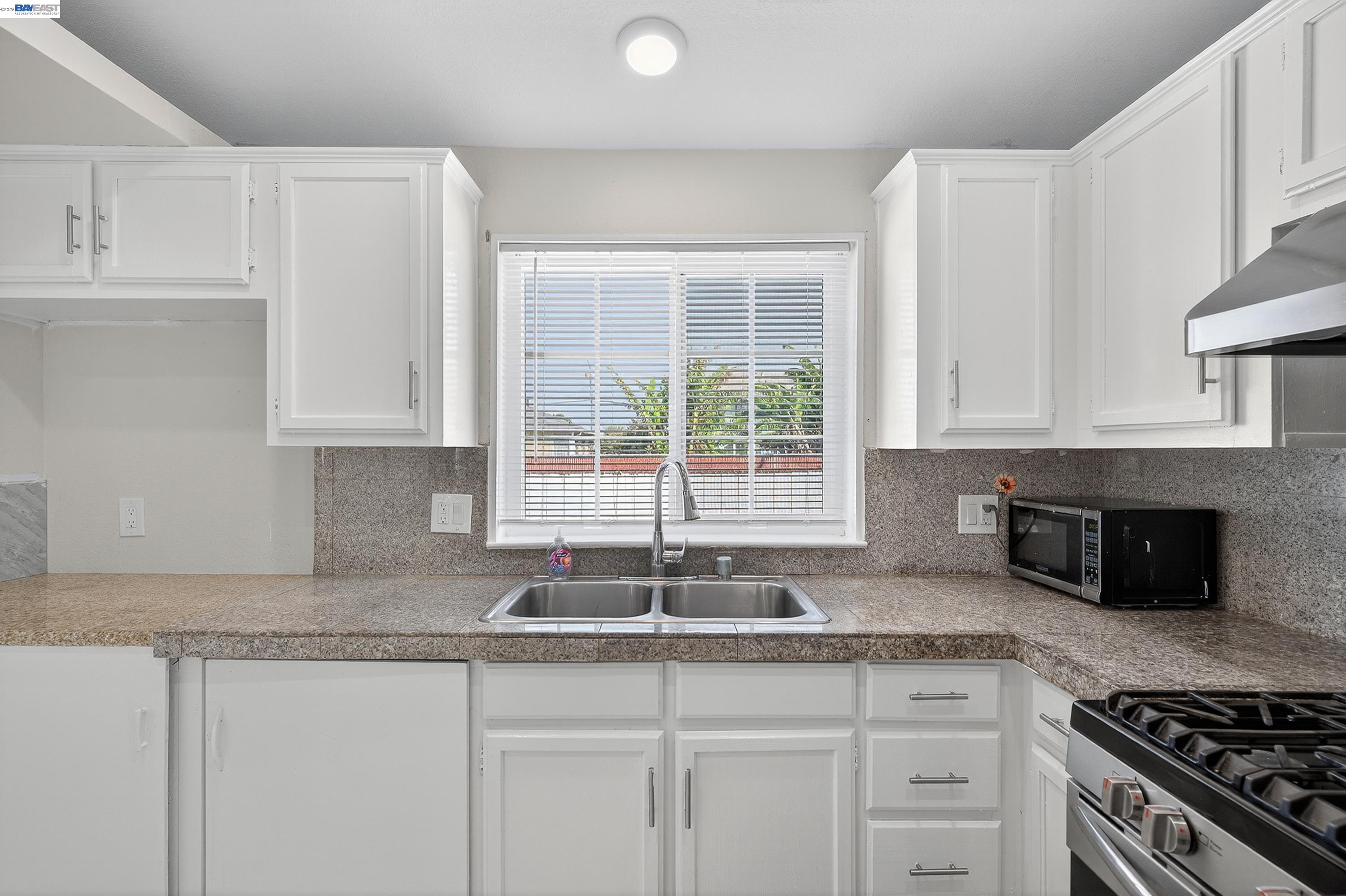 Detail Gallery Image 17 of 59 For 628 S 17th St, Richmond,  CA 94804 - 4 Beds | 2 Baths