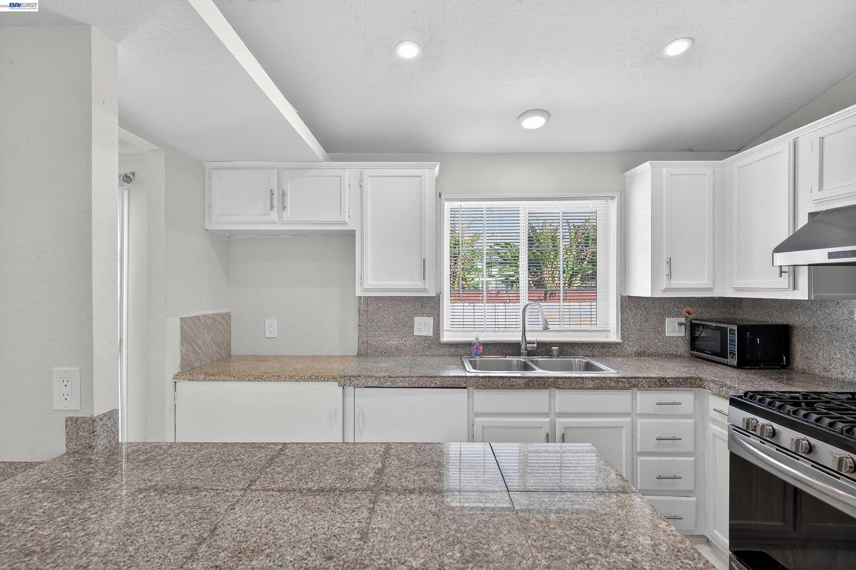 Detail Gallery Image 18 of 59 For 628 S 17th St, Richmond,  CA 94804 - 4 Beds | 2 Baths