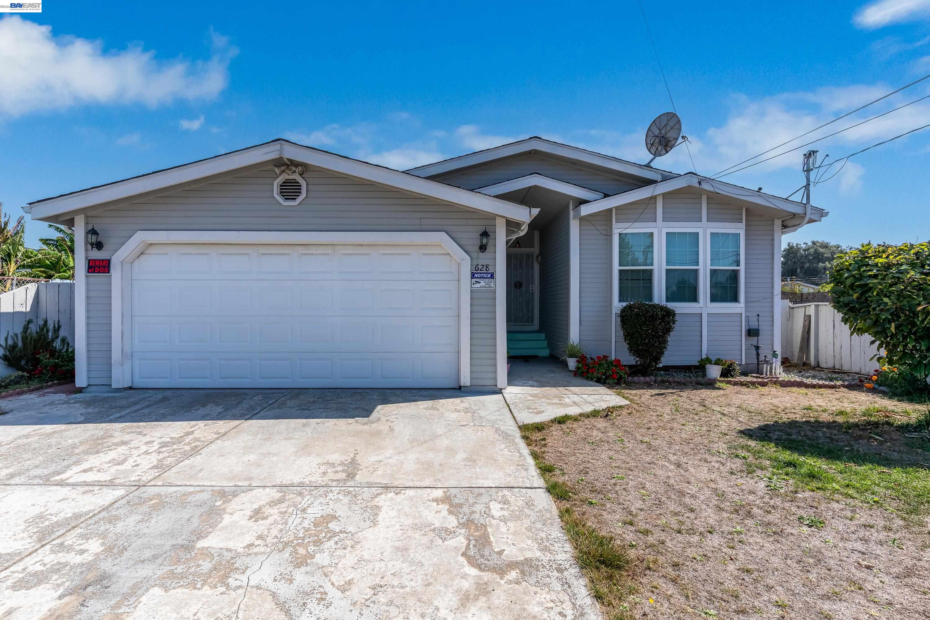 Detail Gallery Image 4 of 59 For 628 S 17th St, Richmond,  CA 94804 - 4 Beds | 2 Baths