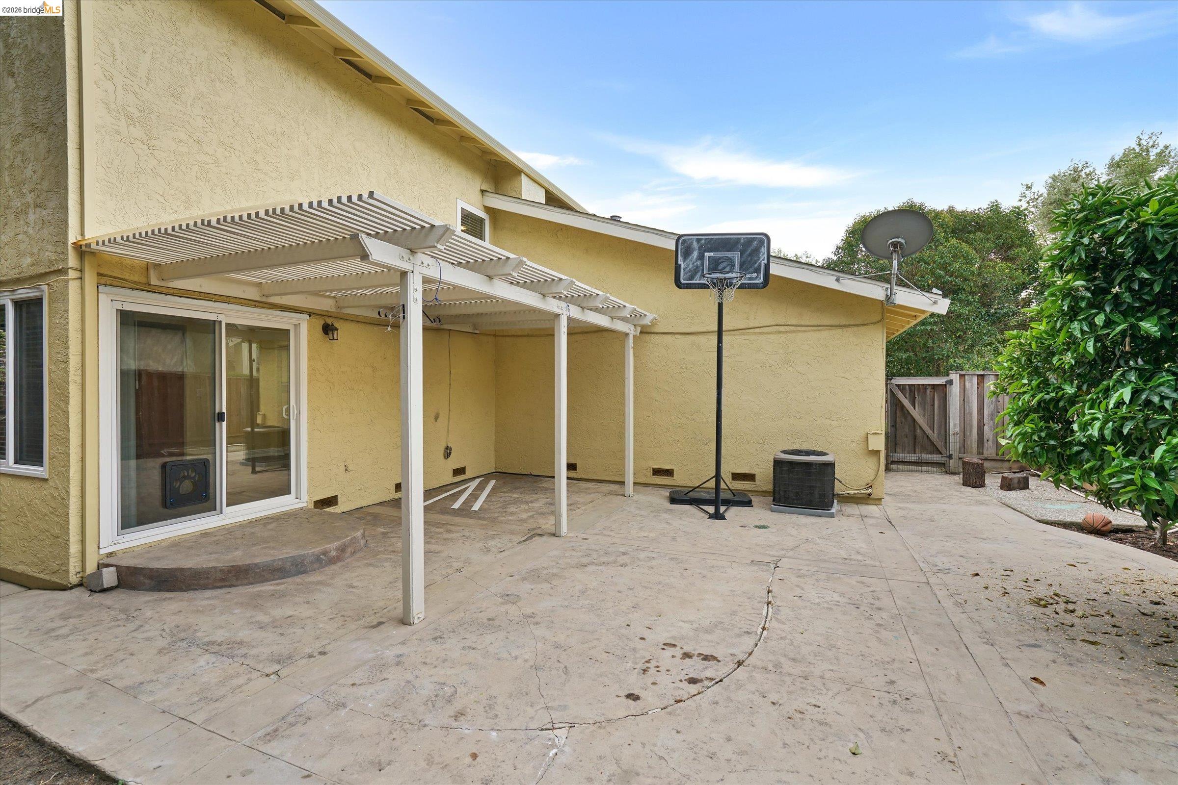 Detail Gallery Image 38 of 42 For 108 Castleton Ct, San Ramon,  CA 94583 - 3 Beds | 2/1 Baths