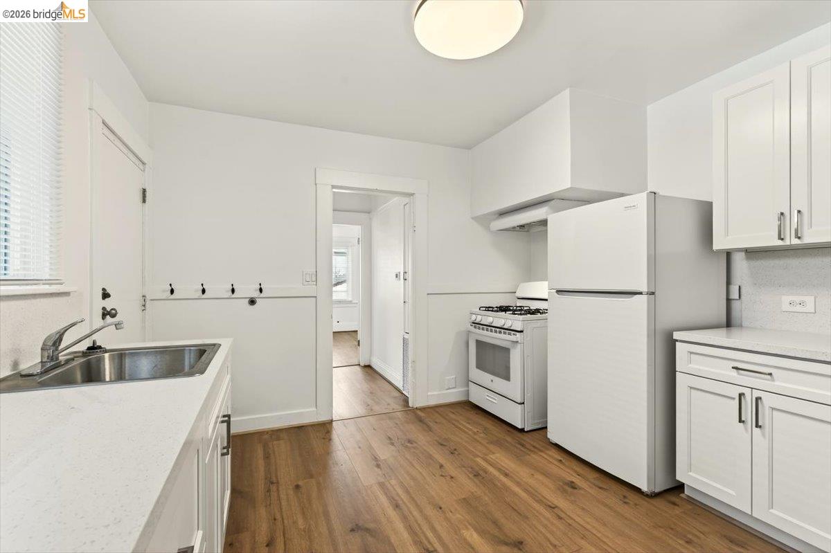 Detail Gallery Image 16 of 51 For 1070 Aileen St, Oakland,  CA 94608 - – Beds | – Baths