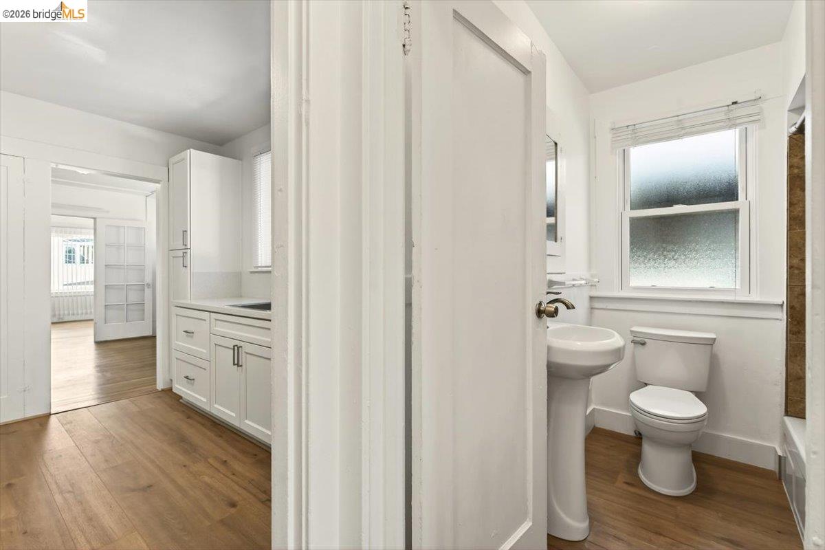 Detail Gallery Image 19 of 51 For 1070 Aileen St, Oakland,  CA 94608 - – Beds | – Baths