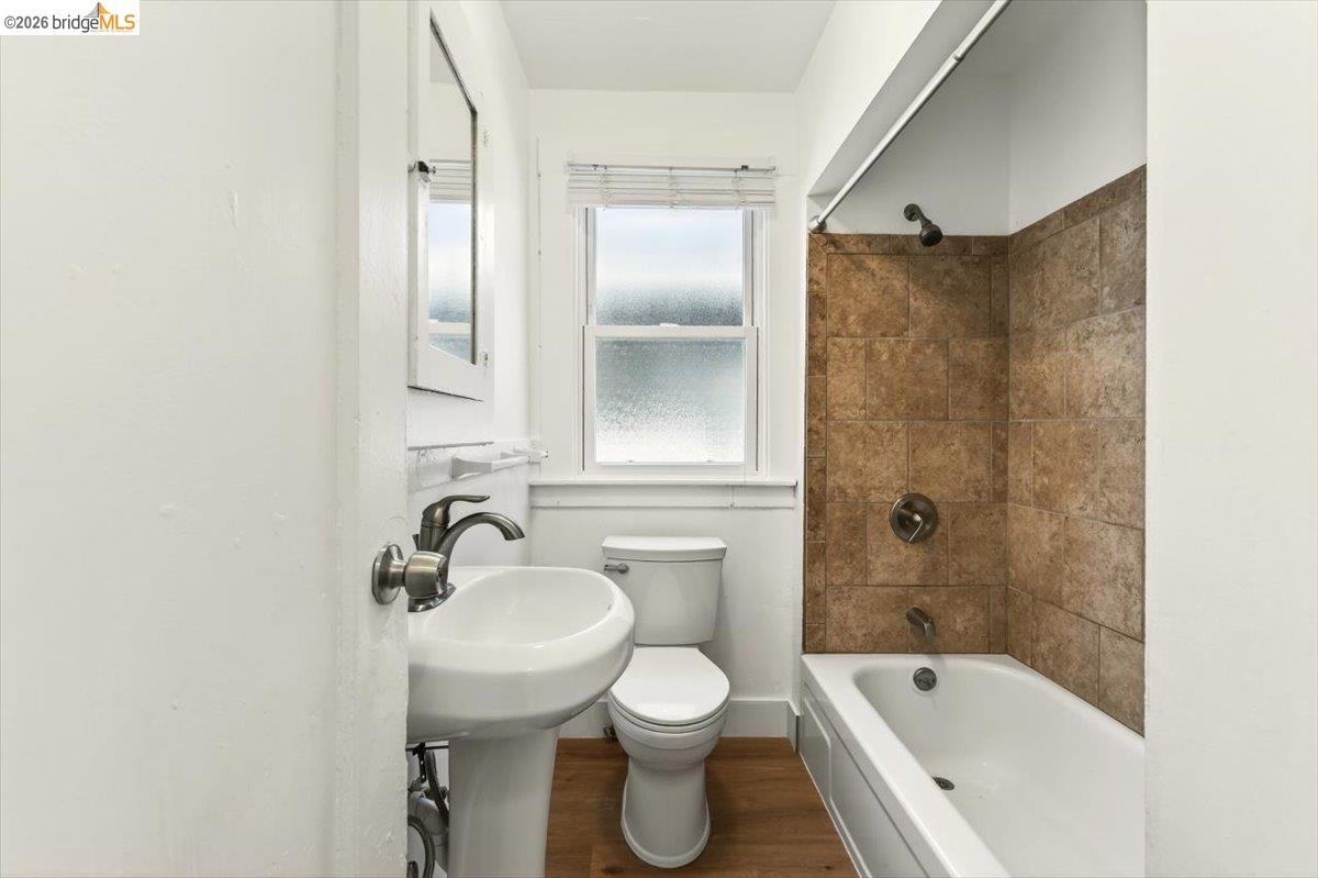 Detail Gallery Image 20 of 51 For 1070 Aileen St, Oakland,  CA 94608 - – Beds | – Baths