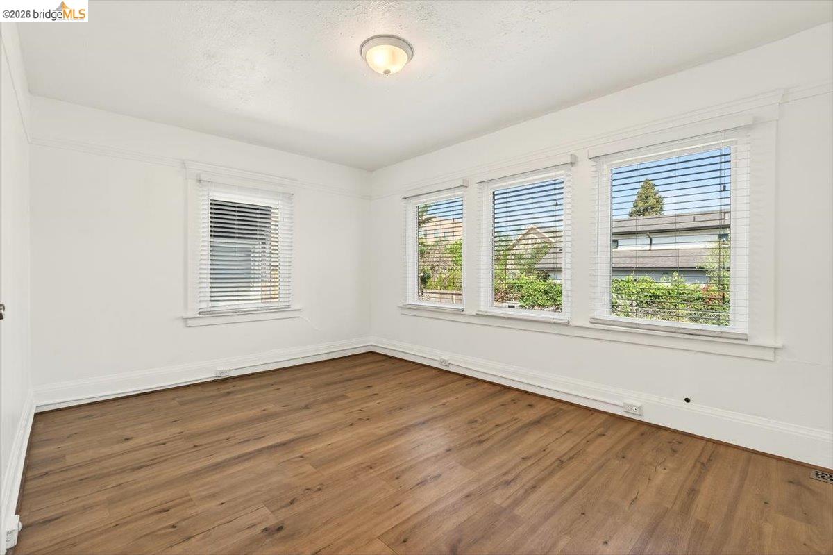 Detail Gallery Image 21 of 51 For 1070 Aileen St, Oakland,  CA 94608 - – Beds | – Baths