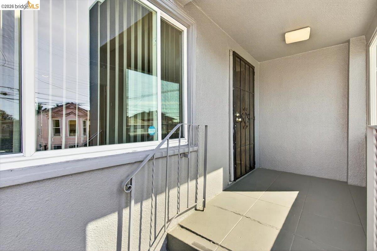 Detail Gallery Image 4 of 51 For 1070 Aileen St, Oakland,  CA 94608 - – Beds | – Baths