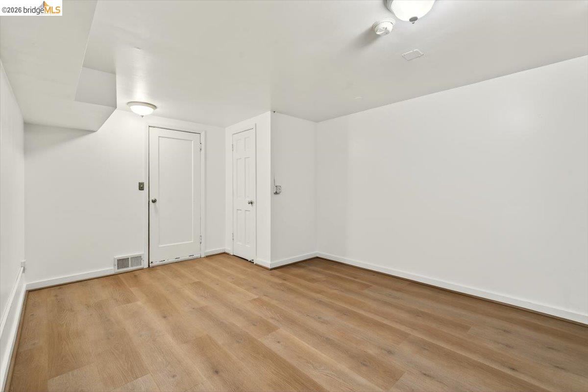 Detail Gallery Image 31 of 51 For 1070 Aileen St, Oakland,  CA 94608 - – Beds | – Baths