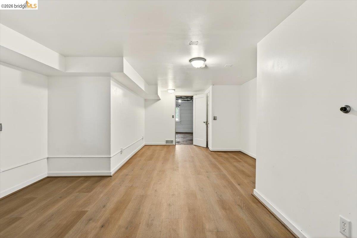 Detail Gallery Image 33 of 51 For 1070 Aileen St, Oakland,  CA 94608 - – Beds | – Baths