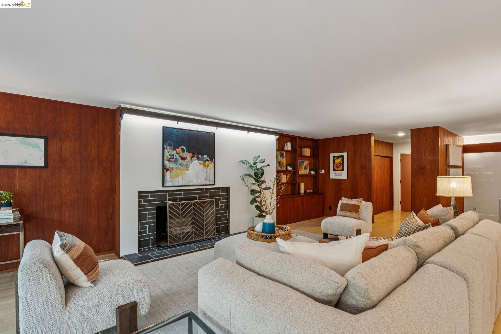 Detail Gallery Image 4 of 46 For 1515 Oxford St 1d,  Berkeley,  CA 94709 - 2 Beds | 2 Baths