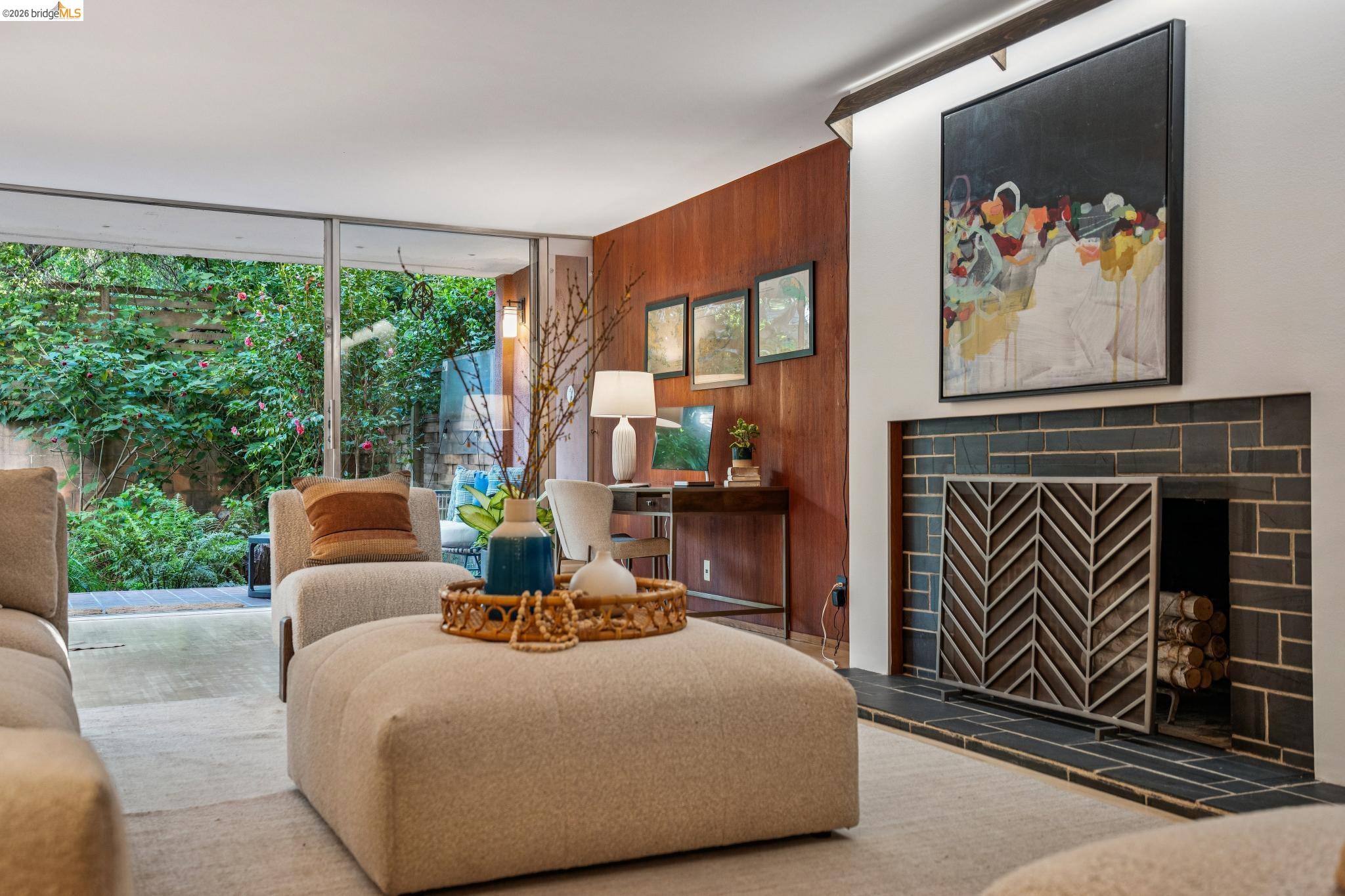 Detail Gallery Image 5 of 46 For 1515 Oxford St 1d,  Berkeley,  CA 94709 - 2 Beds | 2 Baths