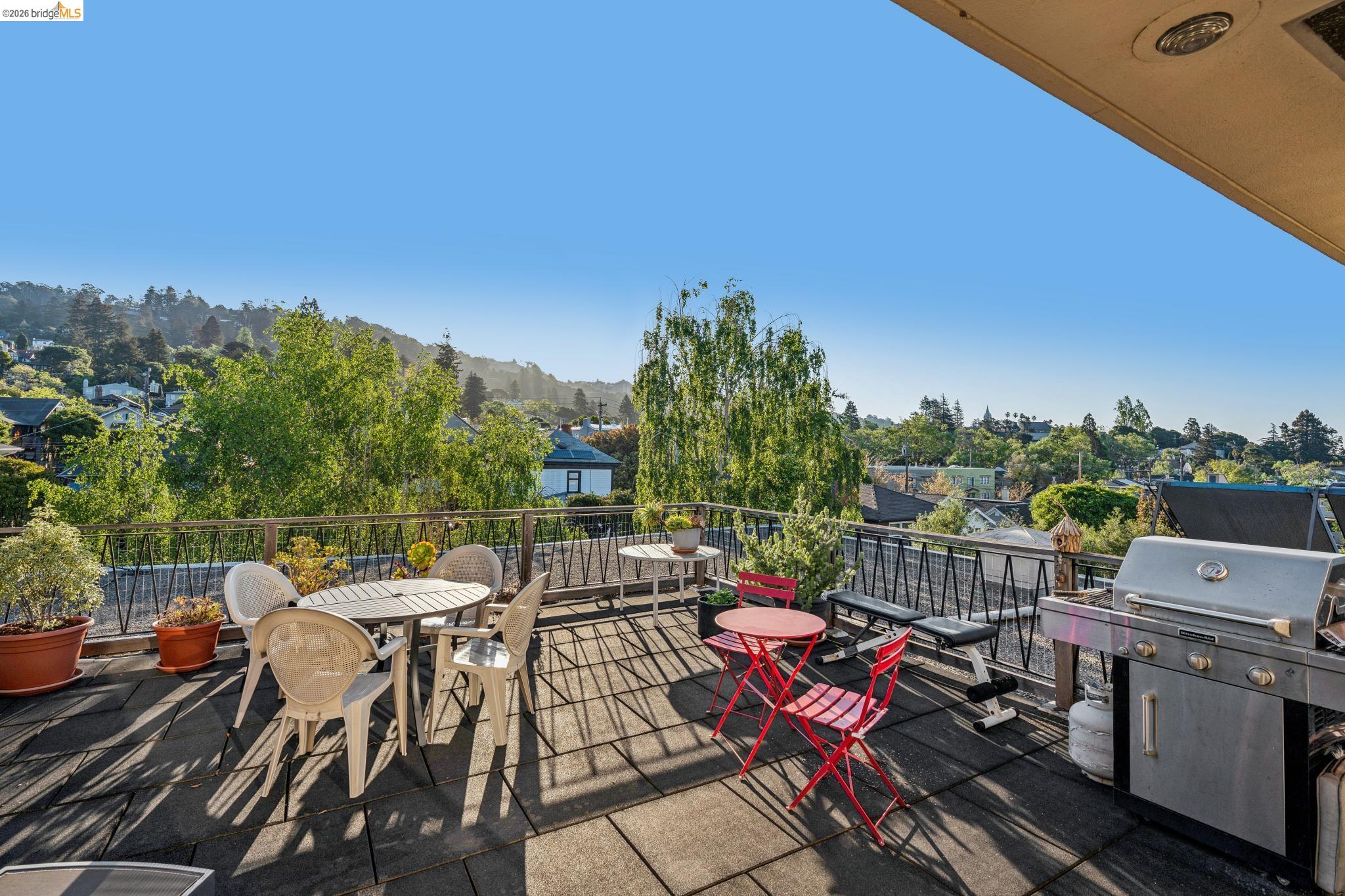 Detail Gallery Image 41 of 46 For 1515 Oxford St 1d,  Berkeley,  CA 94709 - 2 Beds | 2 Baths
