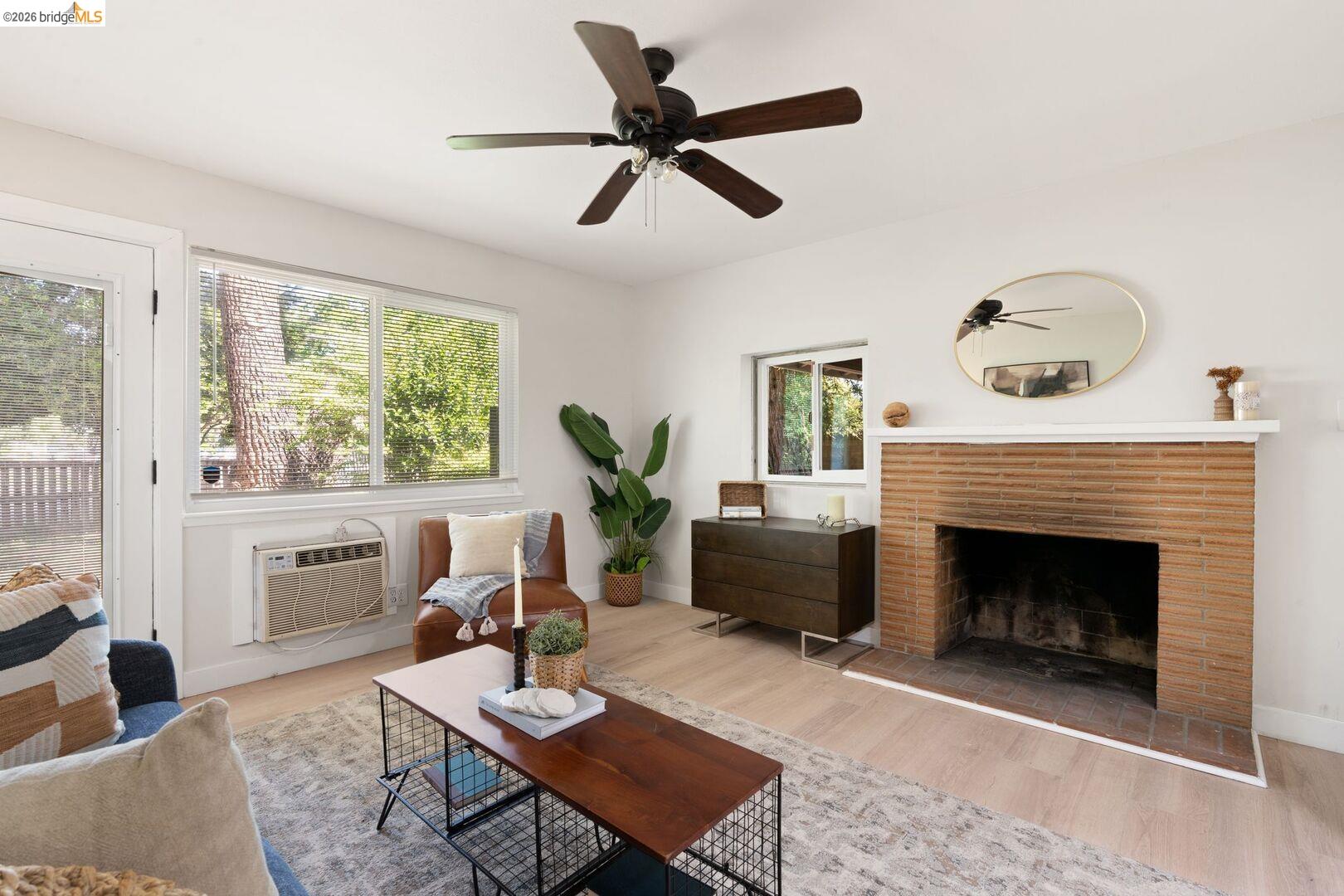 Detail Gallery Image 2 of 21 For 5416 North Ave, Carmichael,  CA 95608 - 5 Beds | 2 Baths