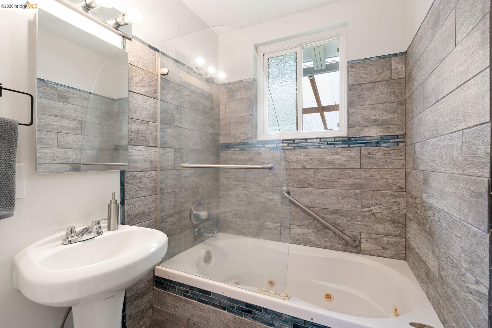 Detail Gallery Image 12 of 21 For 5416 North Ave, Carmichael,  CA 95608 - 5 Beds | 2 Baths