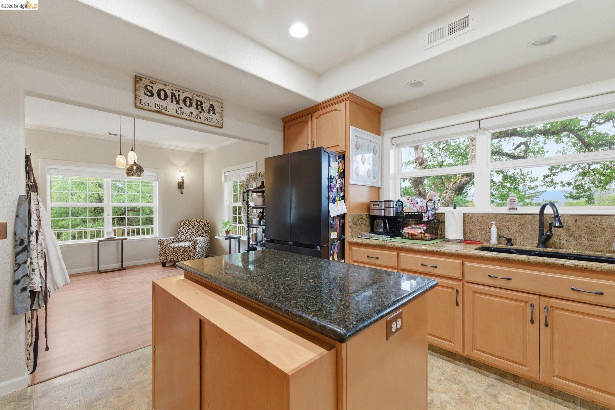 Detail Gallery Image 14 of 46 For 13919 Stanton Circle, Sonora,  CA 95370-8641 - 4 Beds | 3 Baths