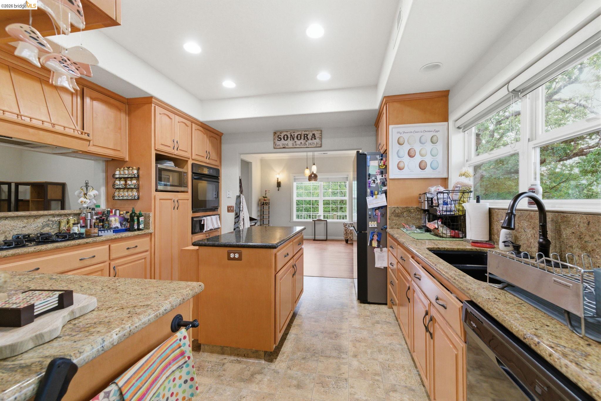 Detail Gallery Image 15 of 46 For 13919 Stanton Circle, Sonora,  CA 95370-8641 - 4 Beds | 3 Baths