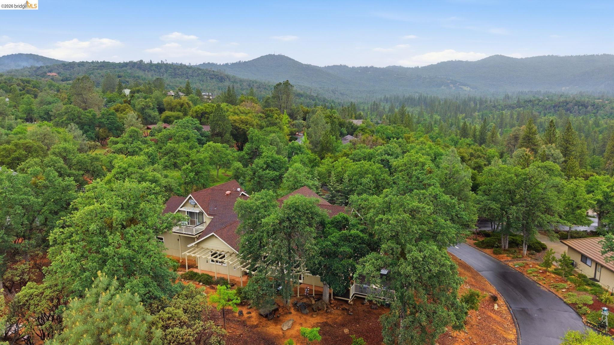 Detail Gallery Image 4 of 46 For 13919 Stanton Circle, Sonora,  CA 95370-8641 - 4 Beds | 3 Baths